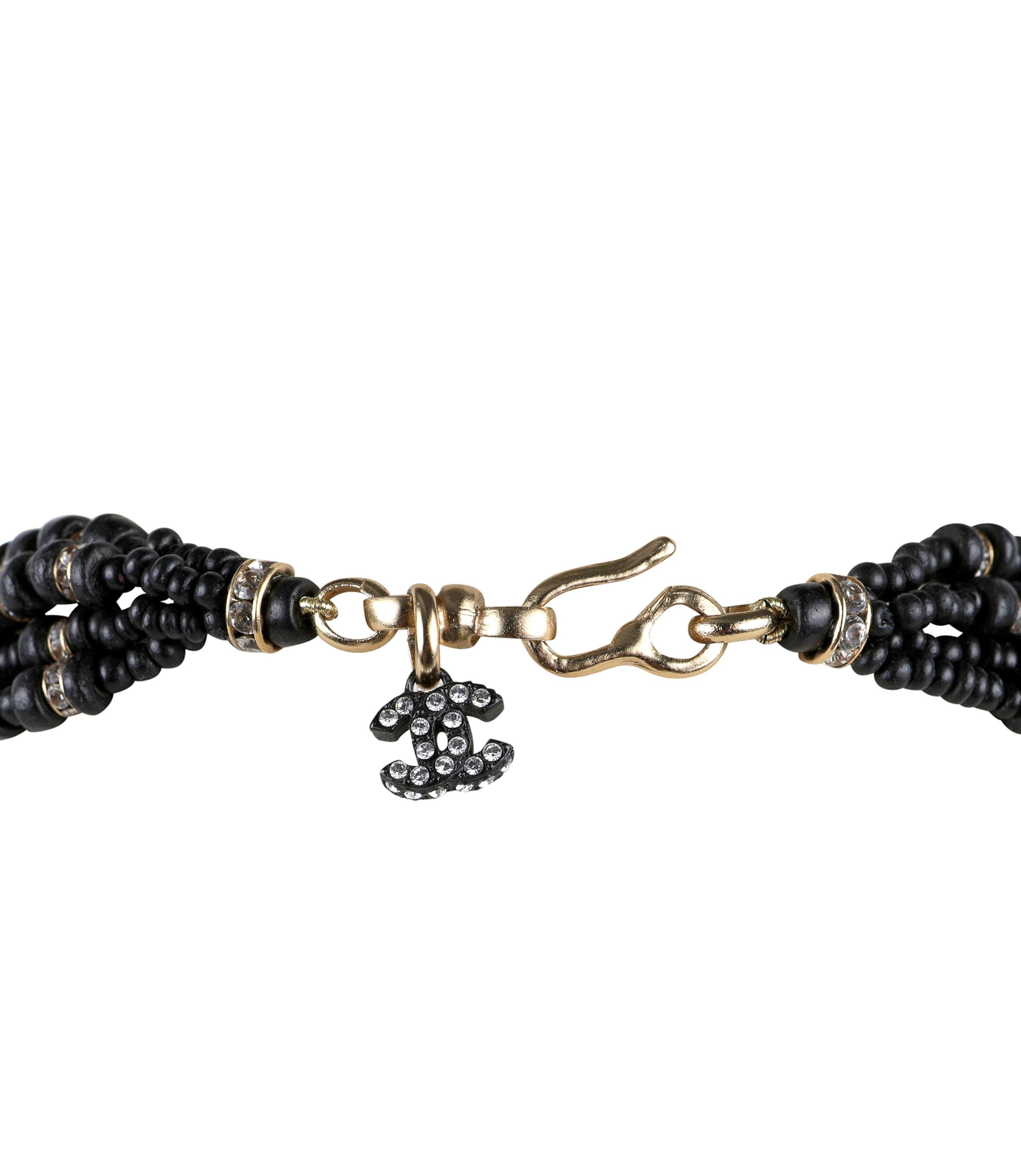 Chanel Schwarze Holzperlen- und Kamelienblumen-Halskette aus Holz Damen im Angebot
