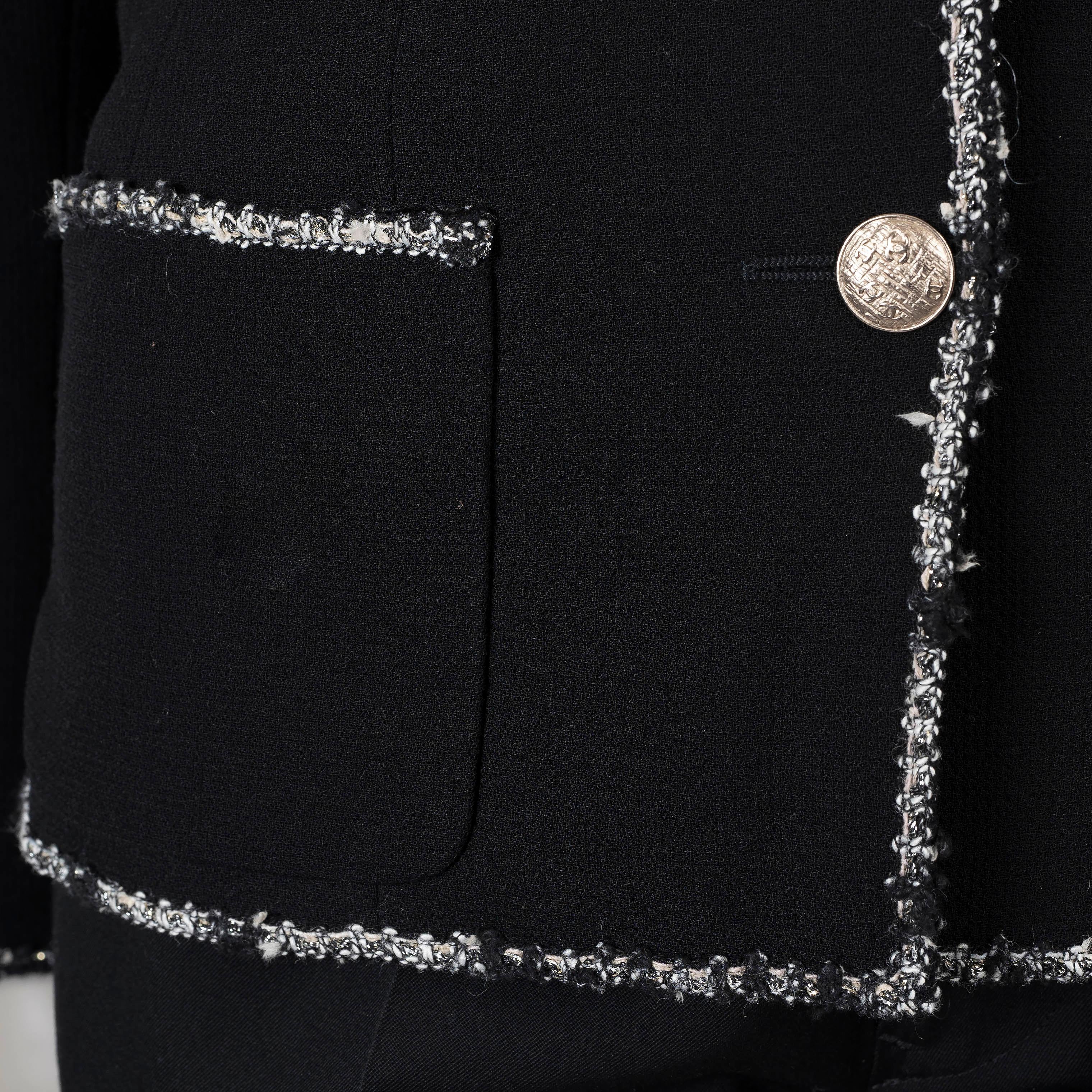 CHANEL black wool 05C TWEED TRIM Blazer Jacket 34 XXS For Sale 1