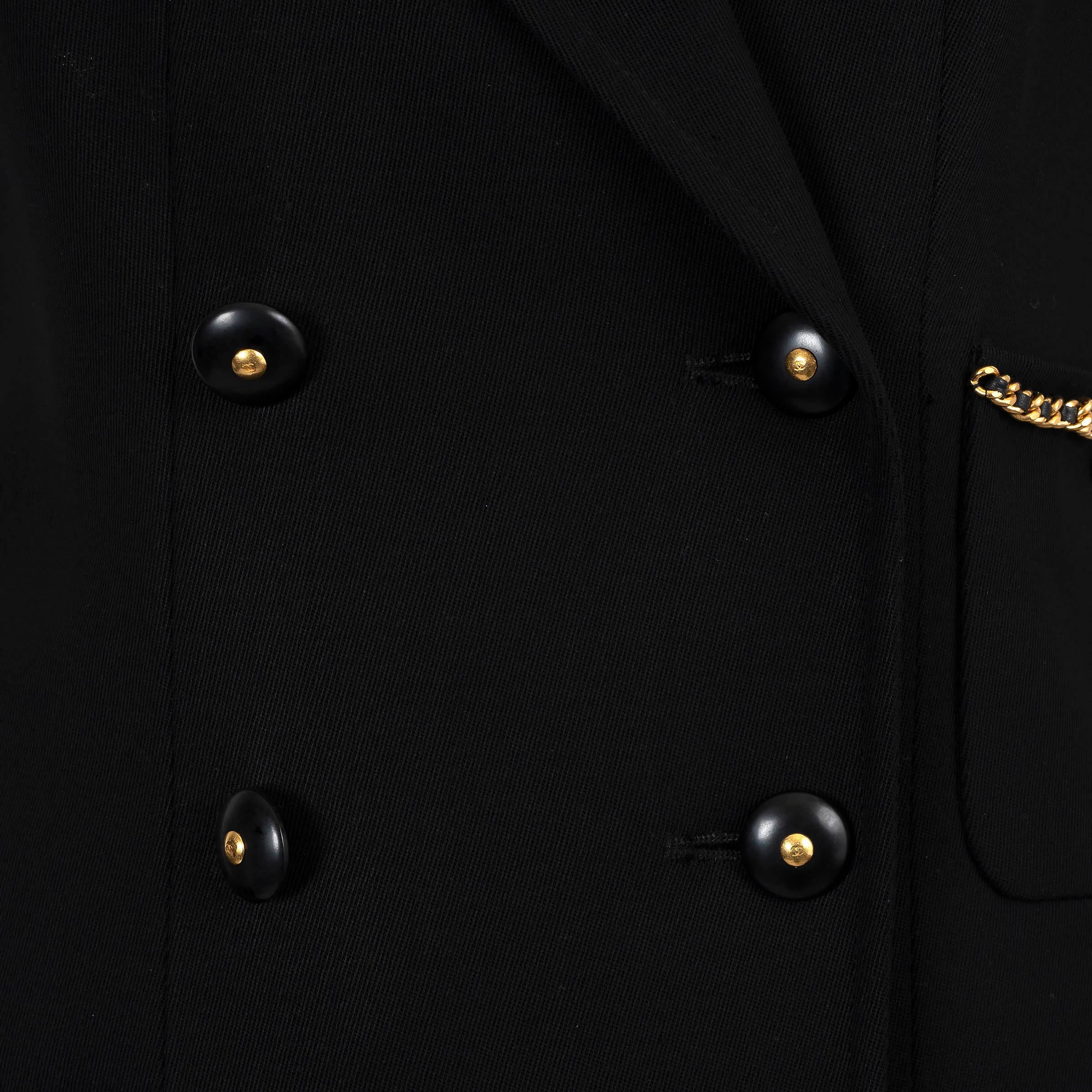 Veste blazer à double boutonnage en laine noire CHANEL 1995 95A CHAIN TRIM 40 M en vente 2