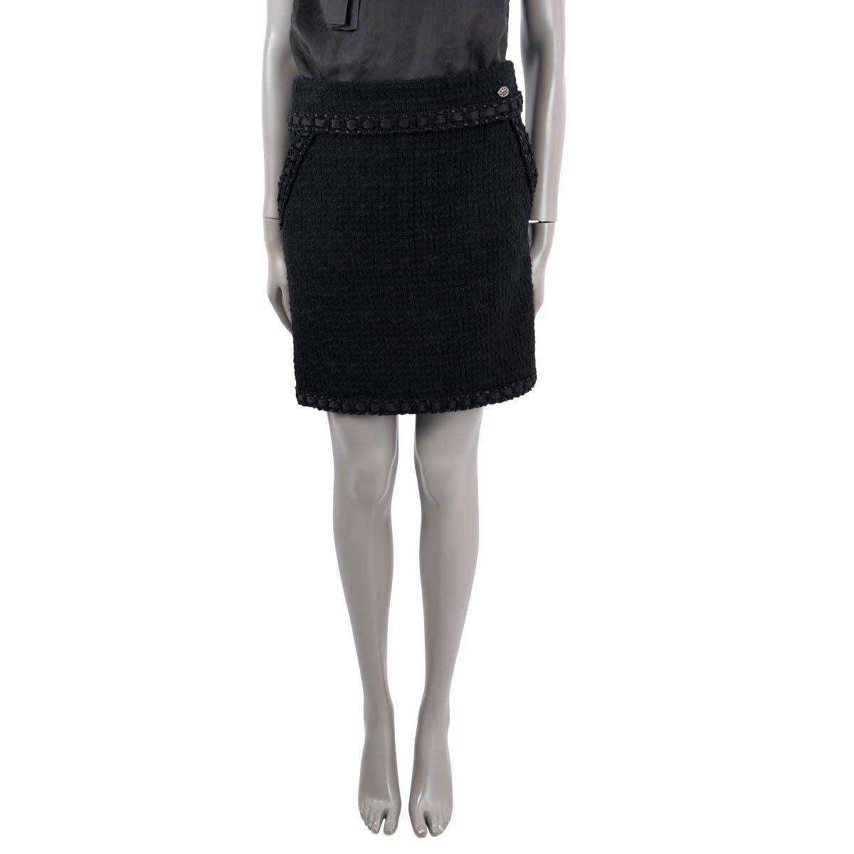 Women's CHANEL black wool 2016 16A ROME TWEED MINI Skirt 40 M For Sale