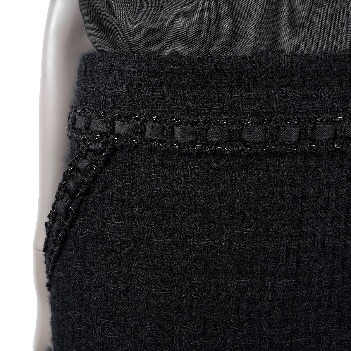 CHANEL black wool 2016 16A ROME TWEED MINI Skirt 40 M For Sale 1