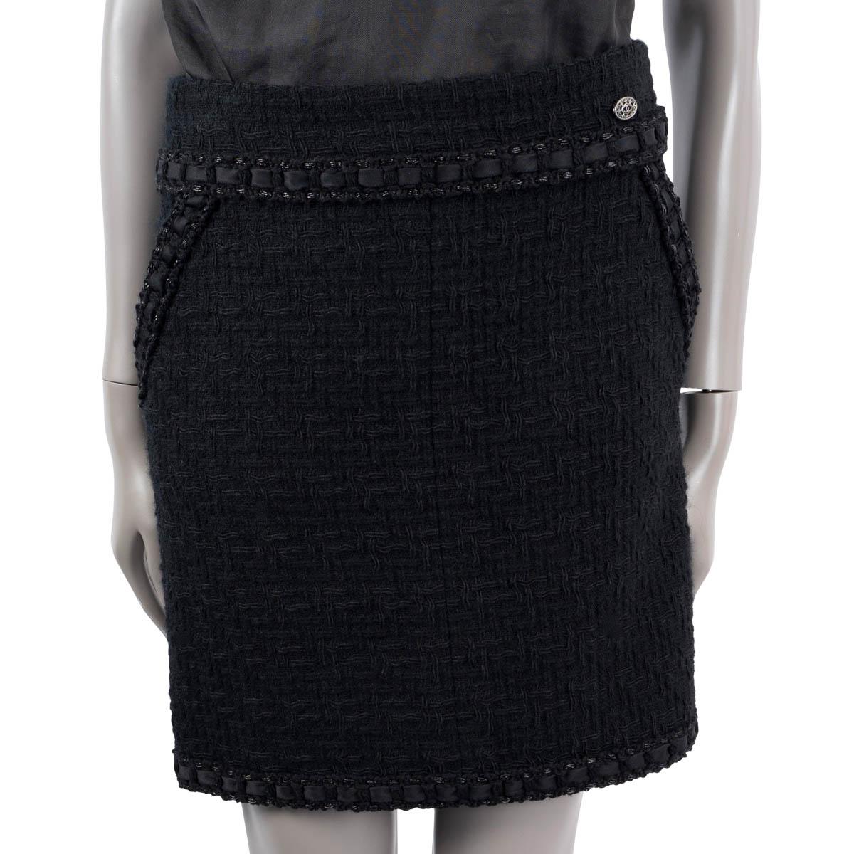 CHANEL black wool 2016 16A ROME TWEED MINI Skirt 40 M For Sale