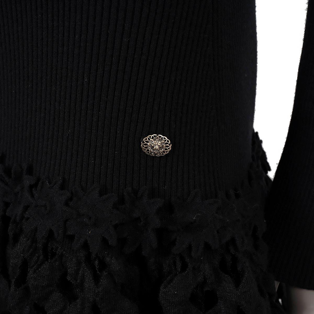 CHANEL black wool 2017 17A COSMOPOLITE PANELLED KNIT Dress 40 M For Sale 1