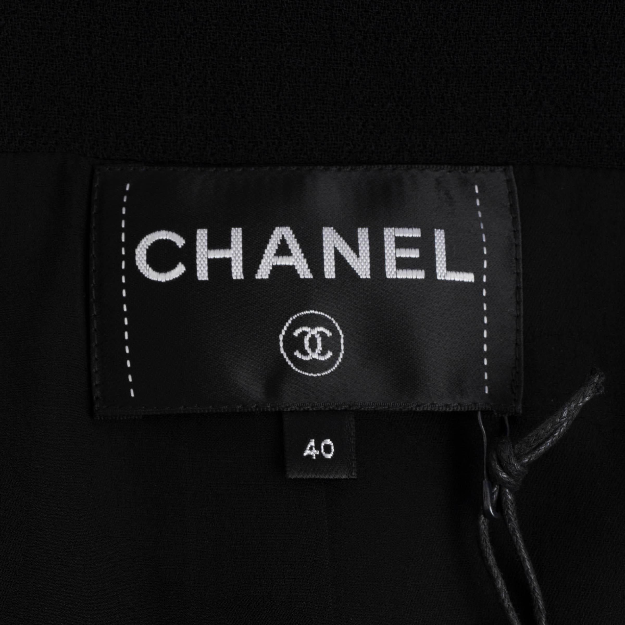 CHANEL black wool 2019 19A NEW YORK COLLARLESS DOUBLE BREASTED TWEED Jacket 40 M For Sale 3