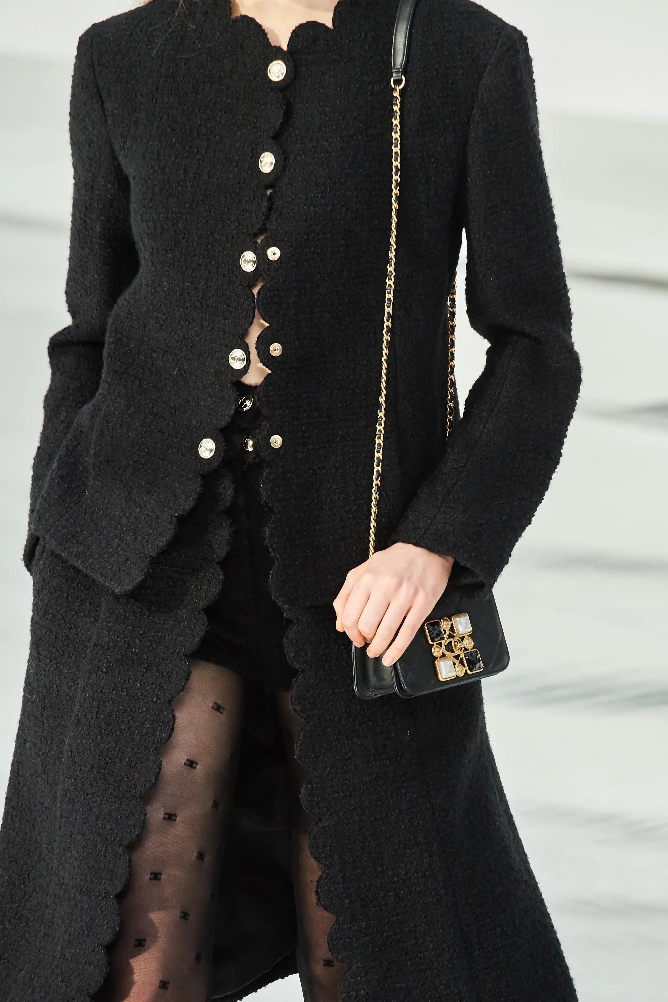 Chanel giacca in lana nera 2020 20K SCALLOPED TWEED 40 M. in vendita 6