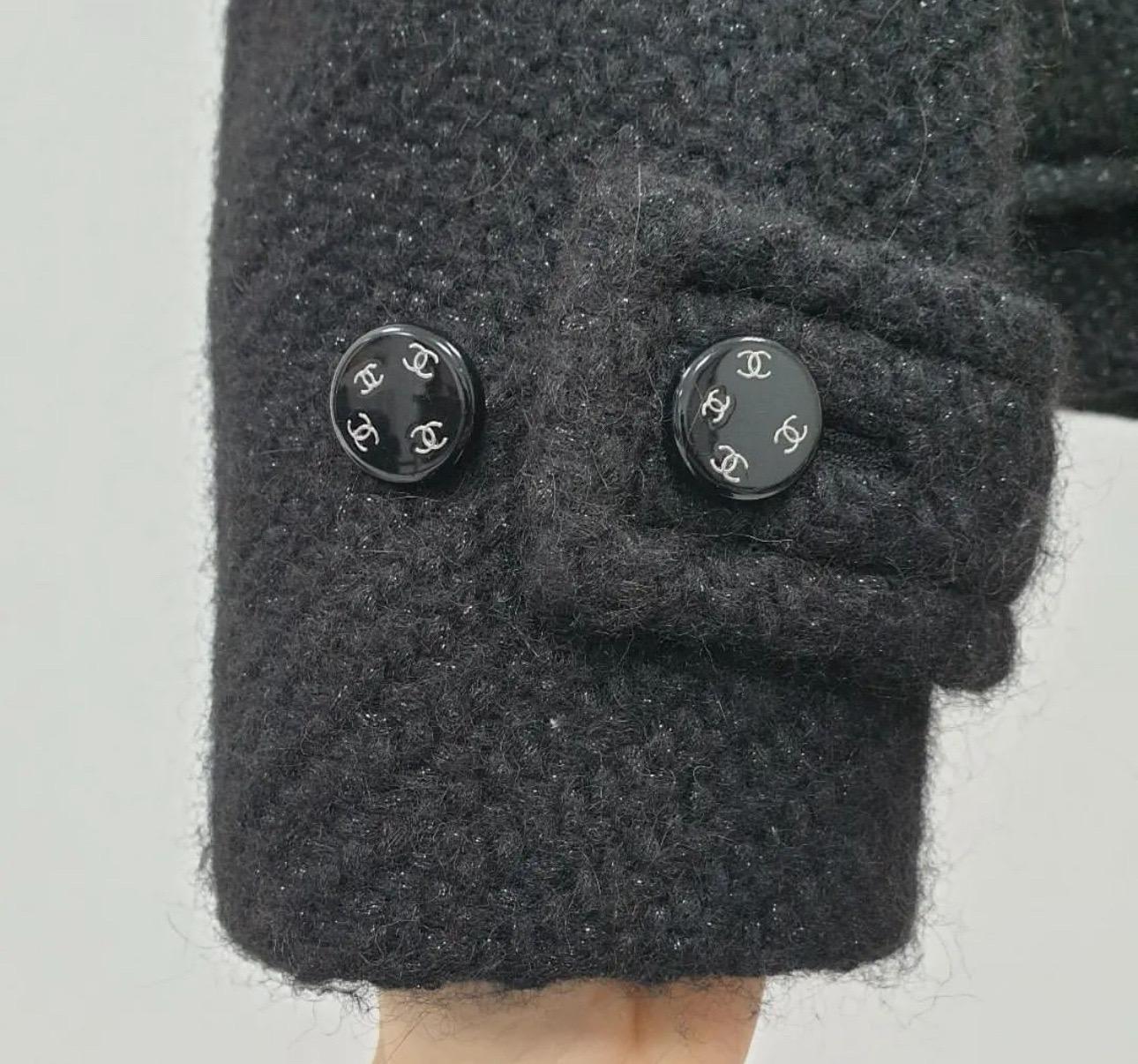 Manteau en laine noire Chanel 2023 en vente 3