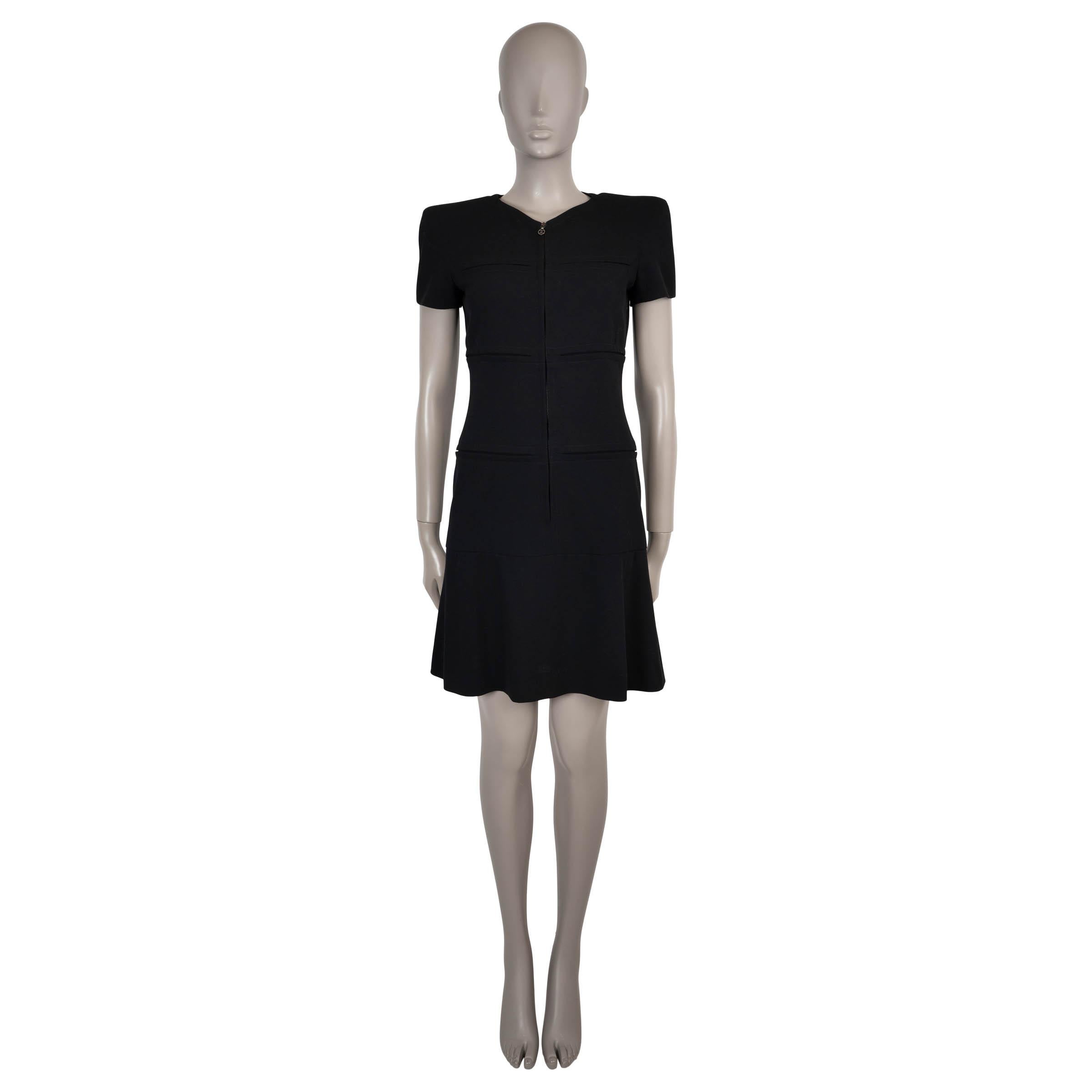 Chanel in lana nera 97A LITTLE BLACK Abito con zip frontale 36 XS In condizioni ottime in vendita a Zürich, CH