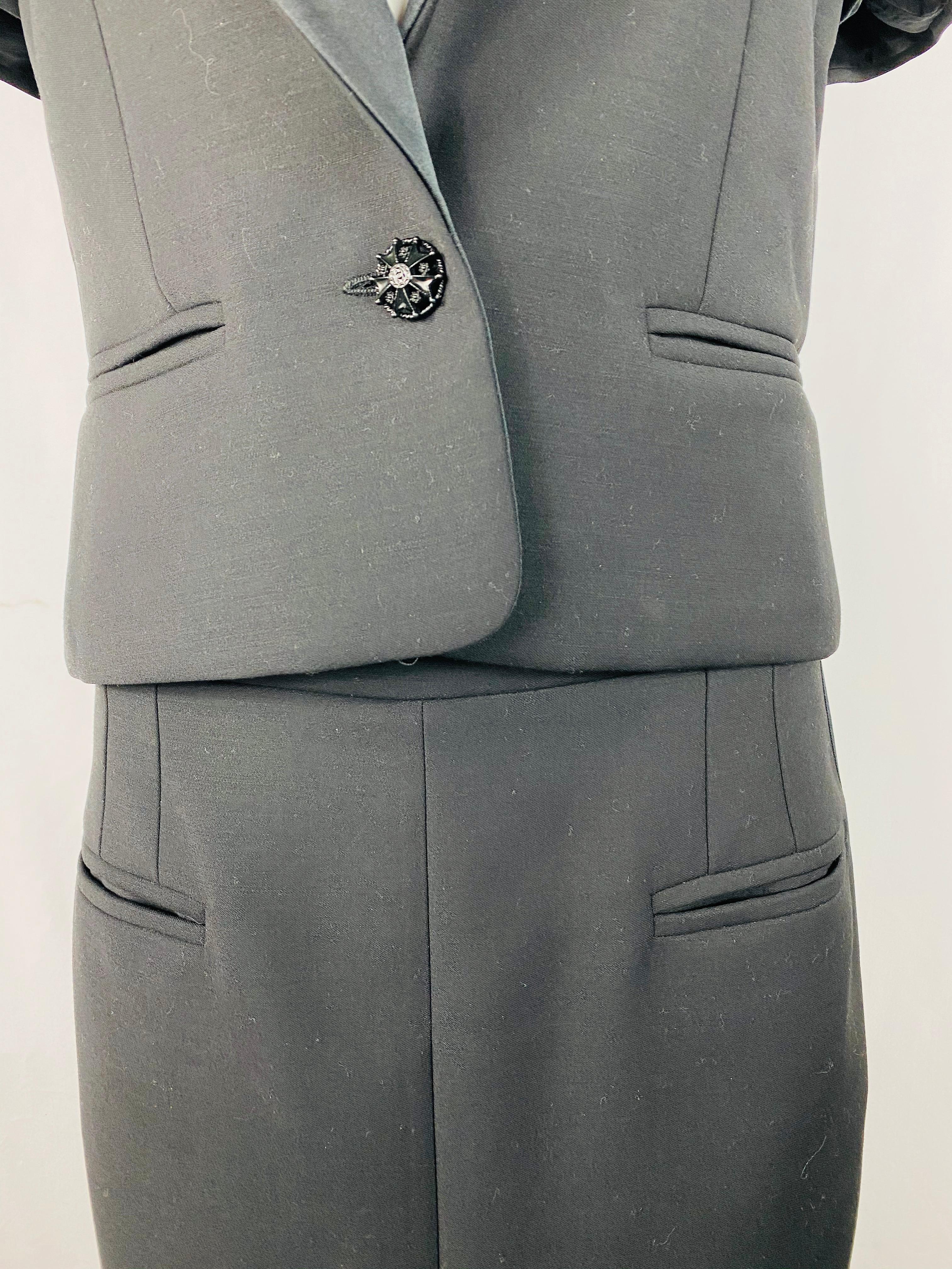 Chanel Schwarze Kurzarm-Blazerjacke und Maxirock aus Wollmischung mit kurzen Ärmeln und Anzug Set  im Angebot 11