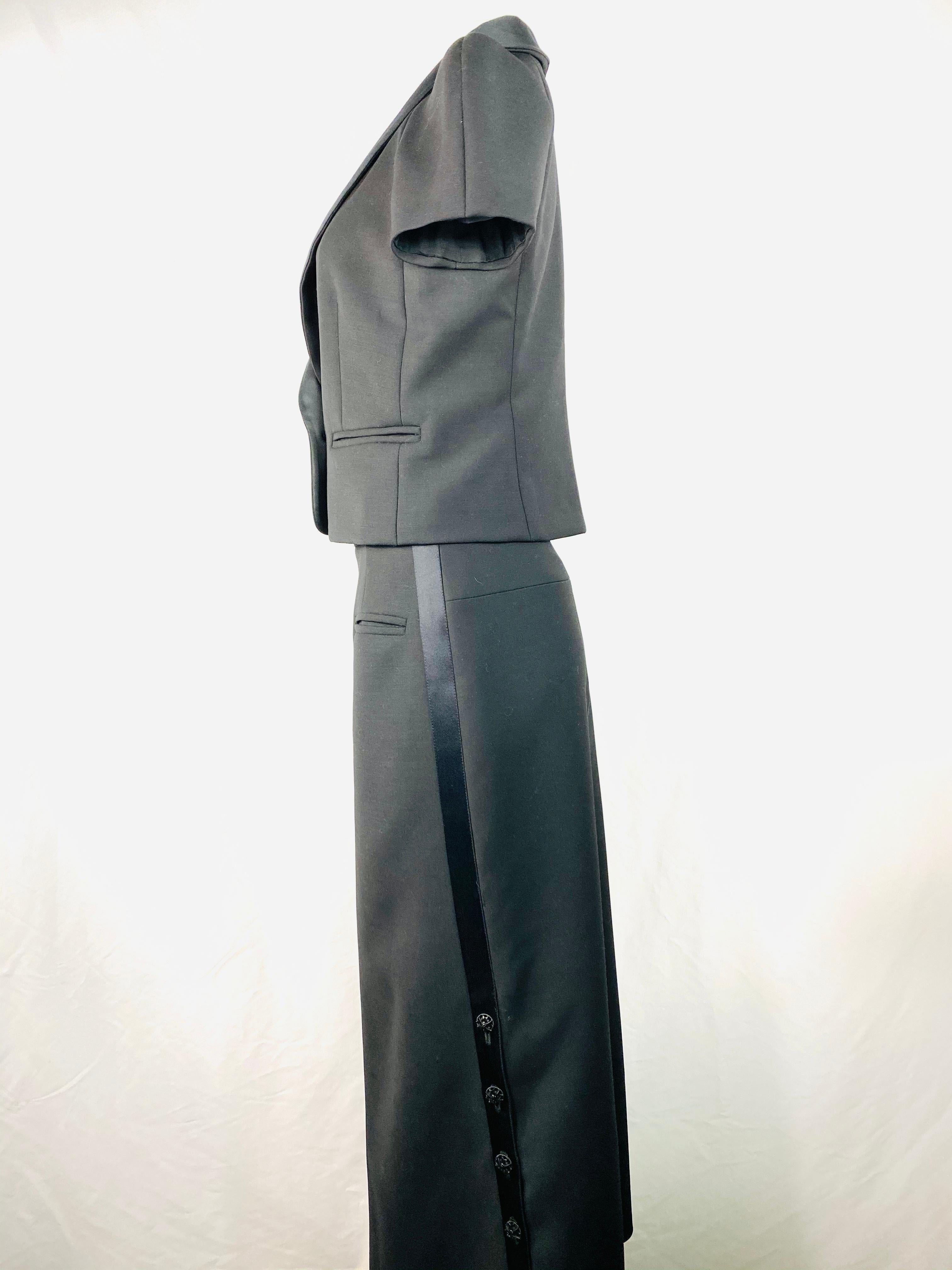 Chanel Schwarze Kurzarm-Blazerjacke und Maxirock aus Wollmischung mit kurzen Ärmeln und Anzug Set  im Angebot 1