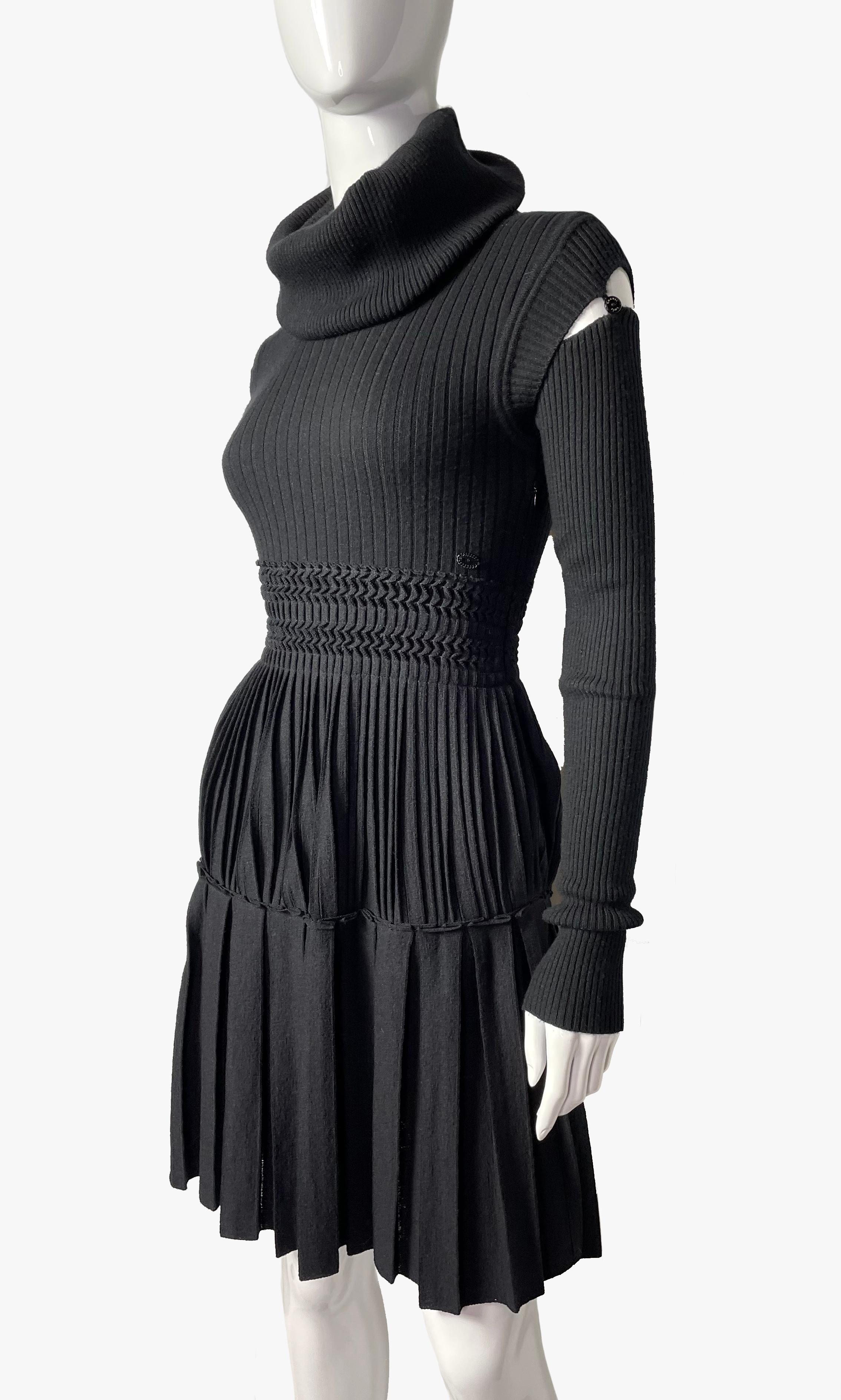 Chanel black wool detachable sleeves dress, 2010s For Sale 1