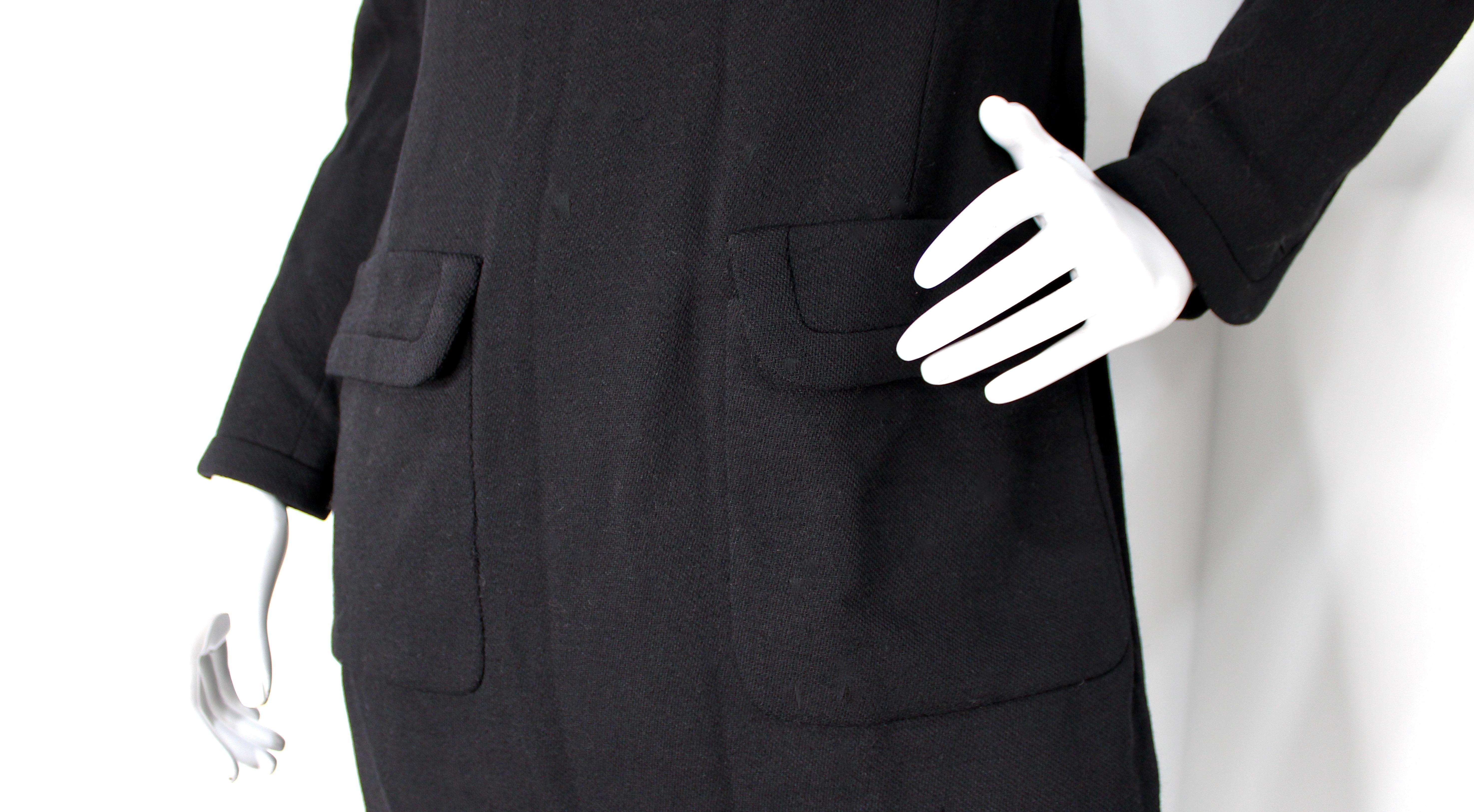 Chanel Black Wool High-Collar Button Dress circa 1990s im Zustand „Gut“ im Angebot in Scottsdale, AZ