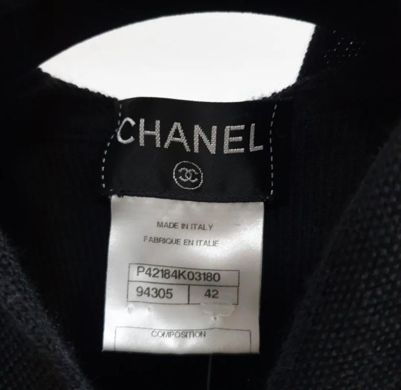 Chanel Schwarze Wollstrickjacke mit Hood's im Angebot 3