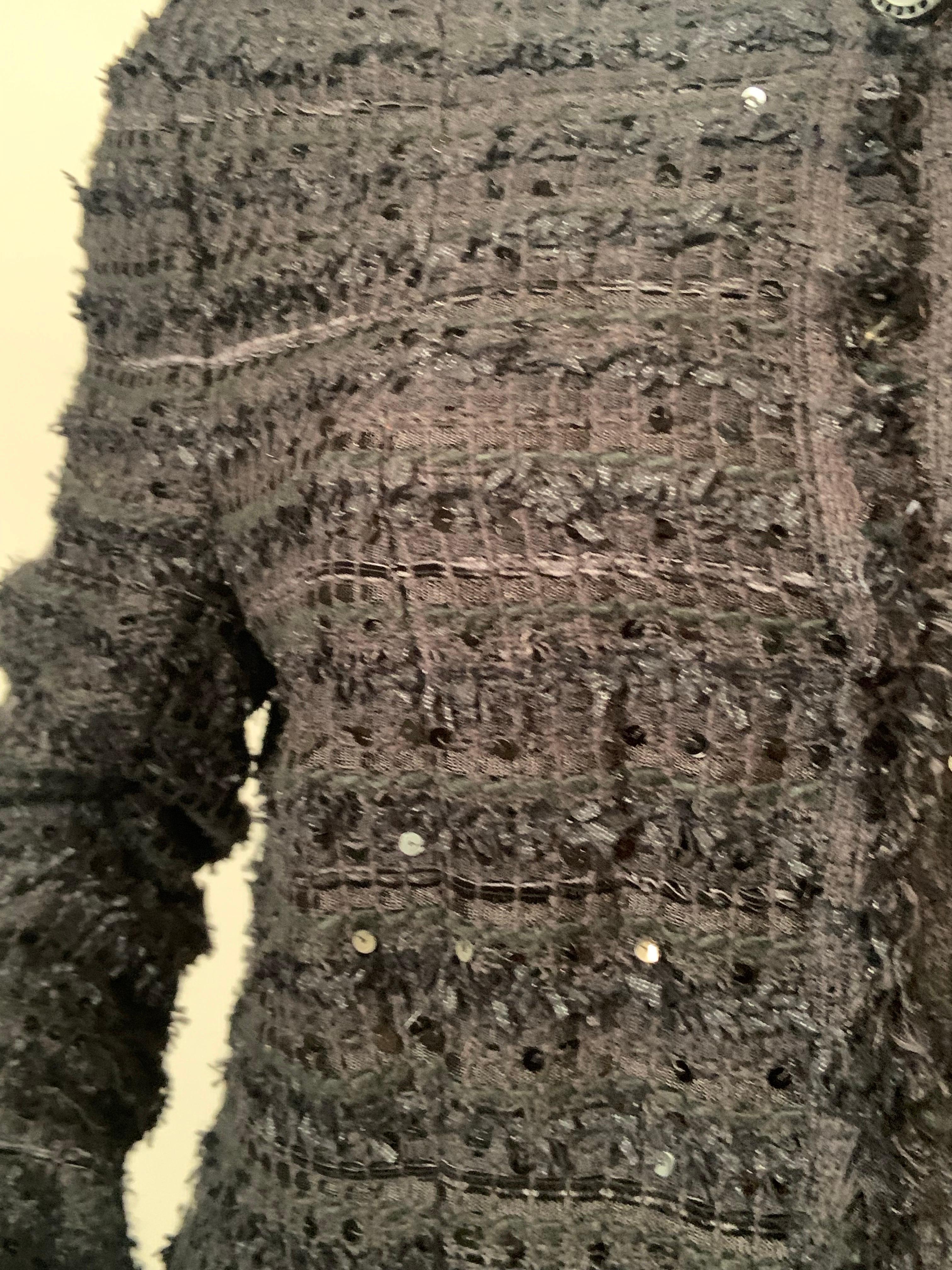 Giacca Chanel in lana nera con paillettes e nastri neri in vendita 1