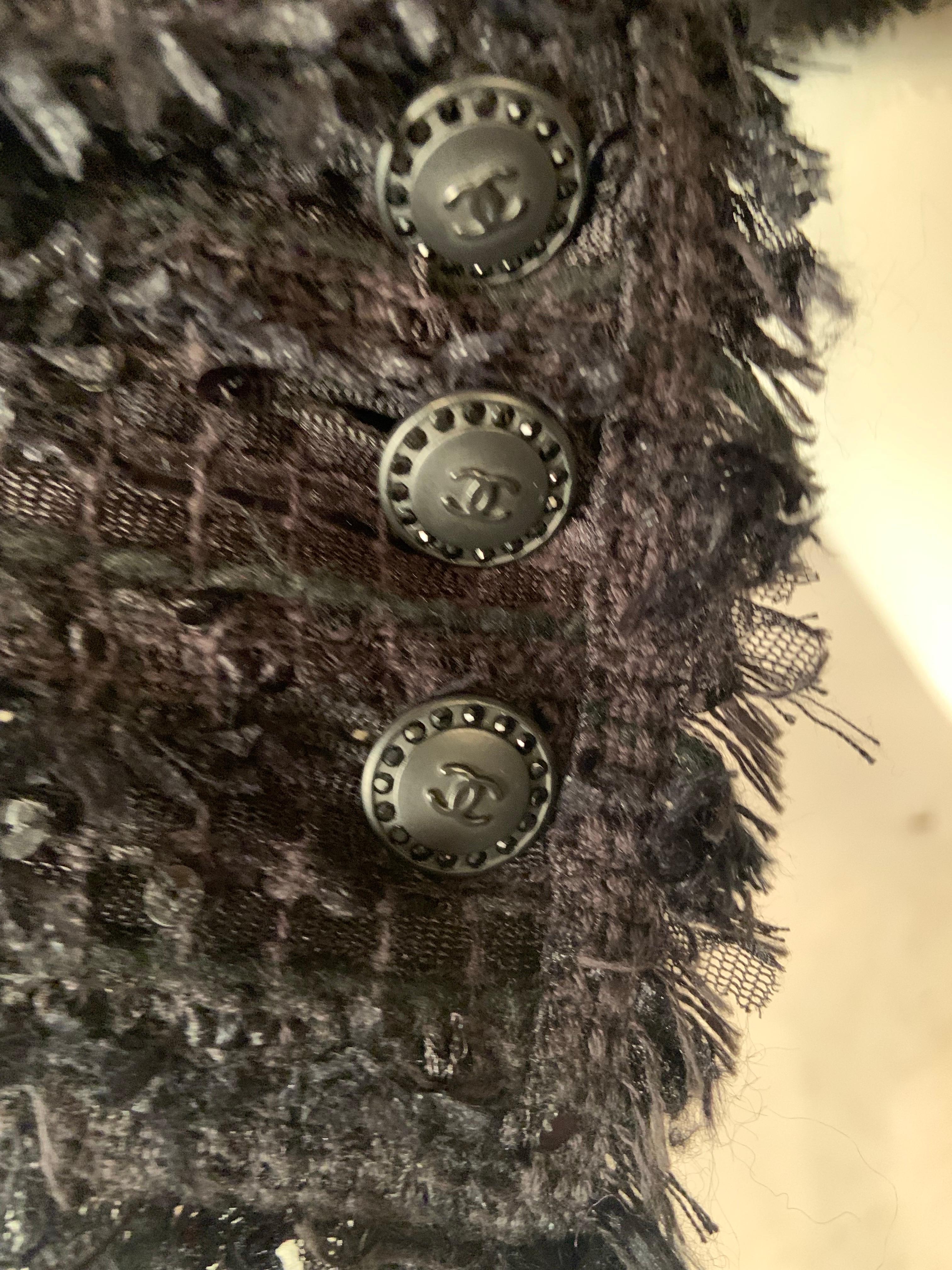 Giacca Chanel in lana nera con paillettes e nastri neri in vendita 2