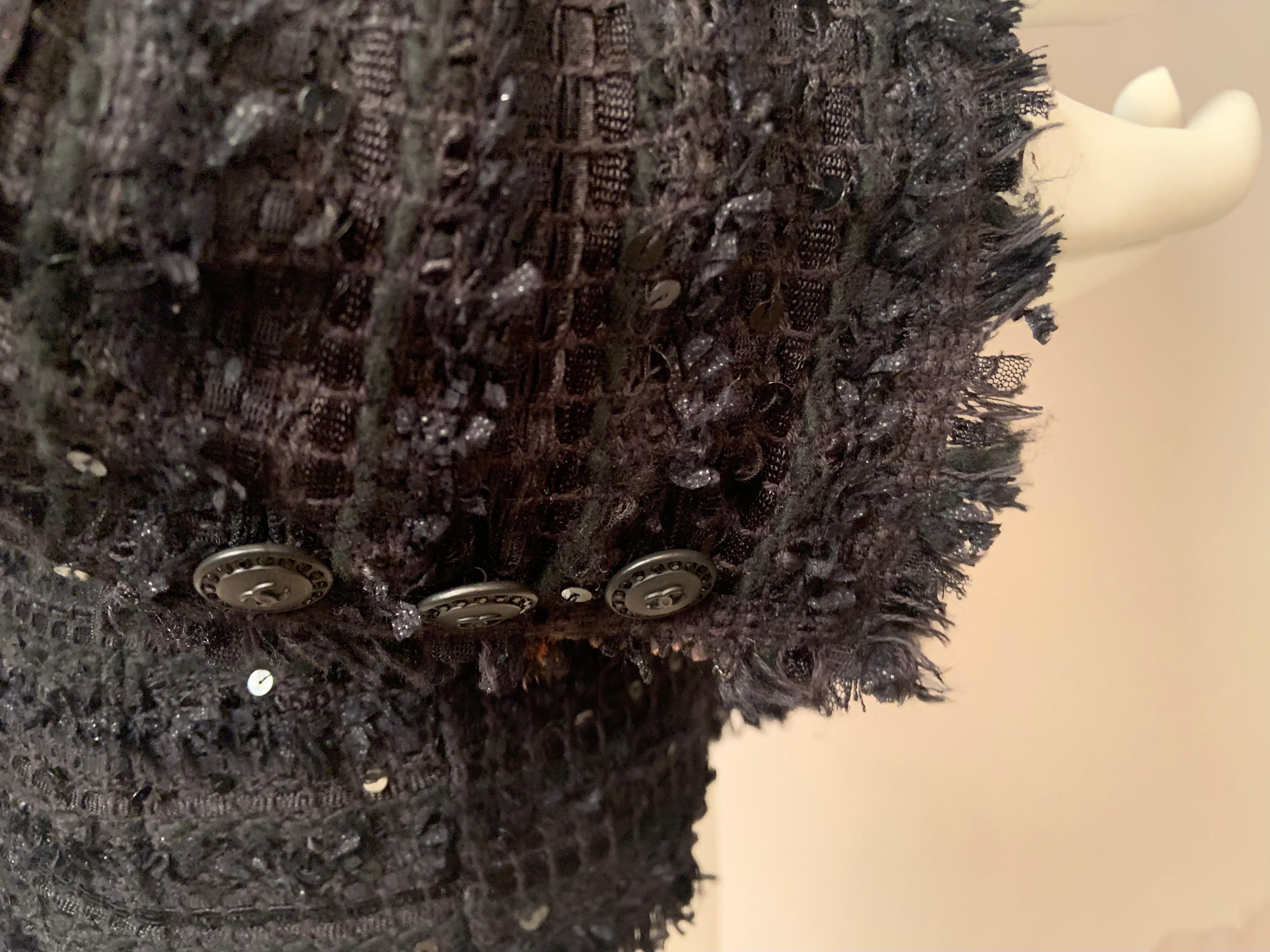 Giacca Chanel in lana nera con paillettes e nastri neri in vendita 4