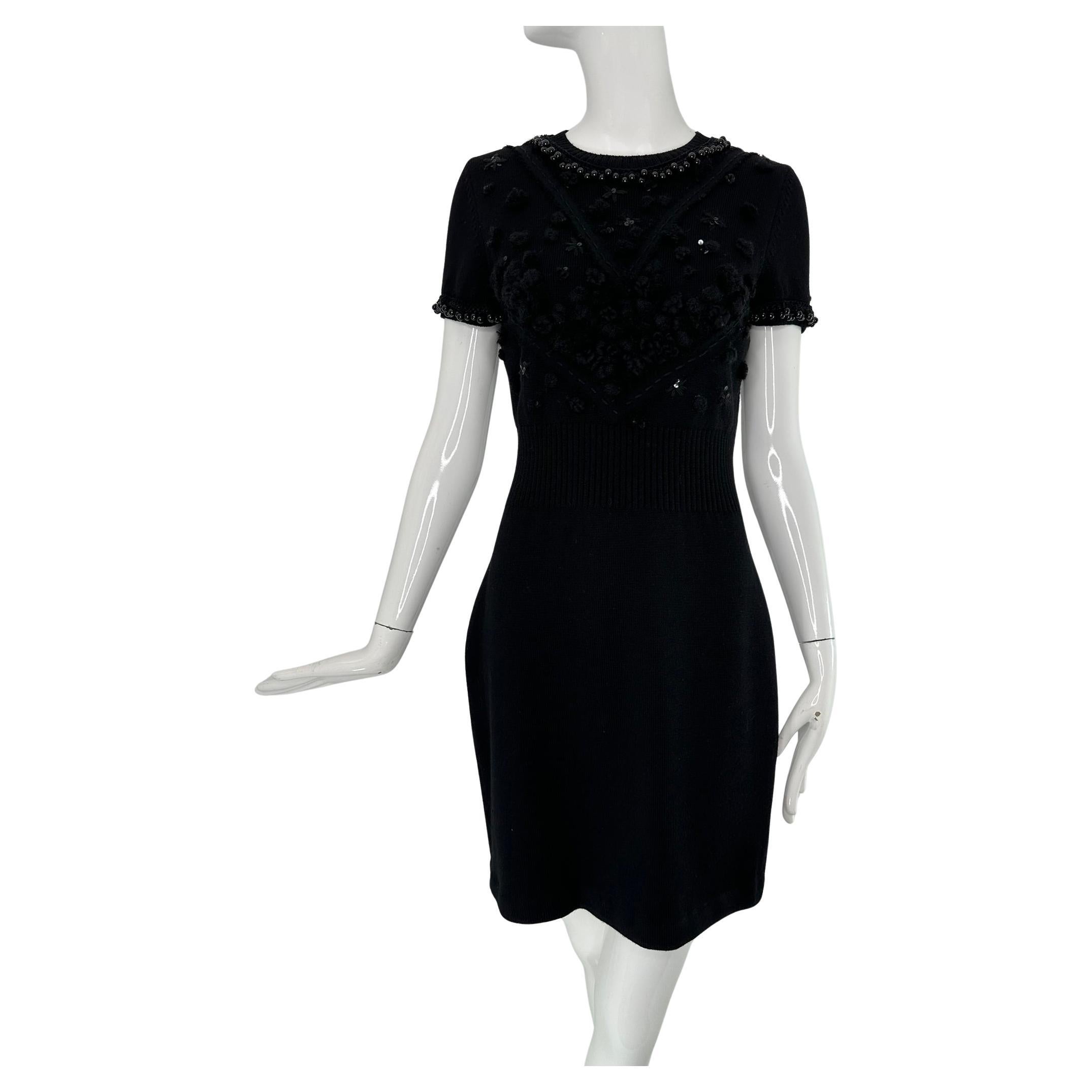 Chanel Black Wool Knit Beaded 
Sequin Floral Mini Pom Pom Short Sleeve Dress 40 For Sale