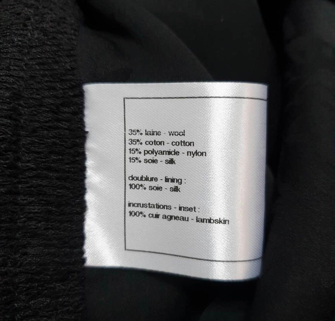 Chanel Schwarzes Kleid mit Lederbesatz und Jacke aus Wolle im Angebot 6