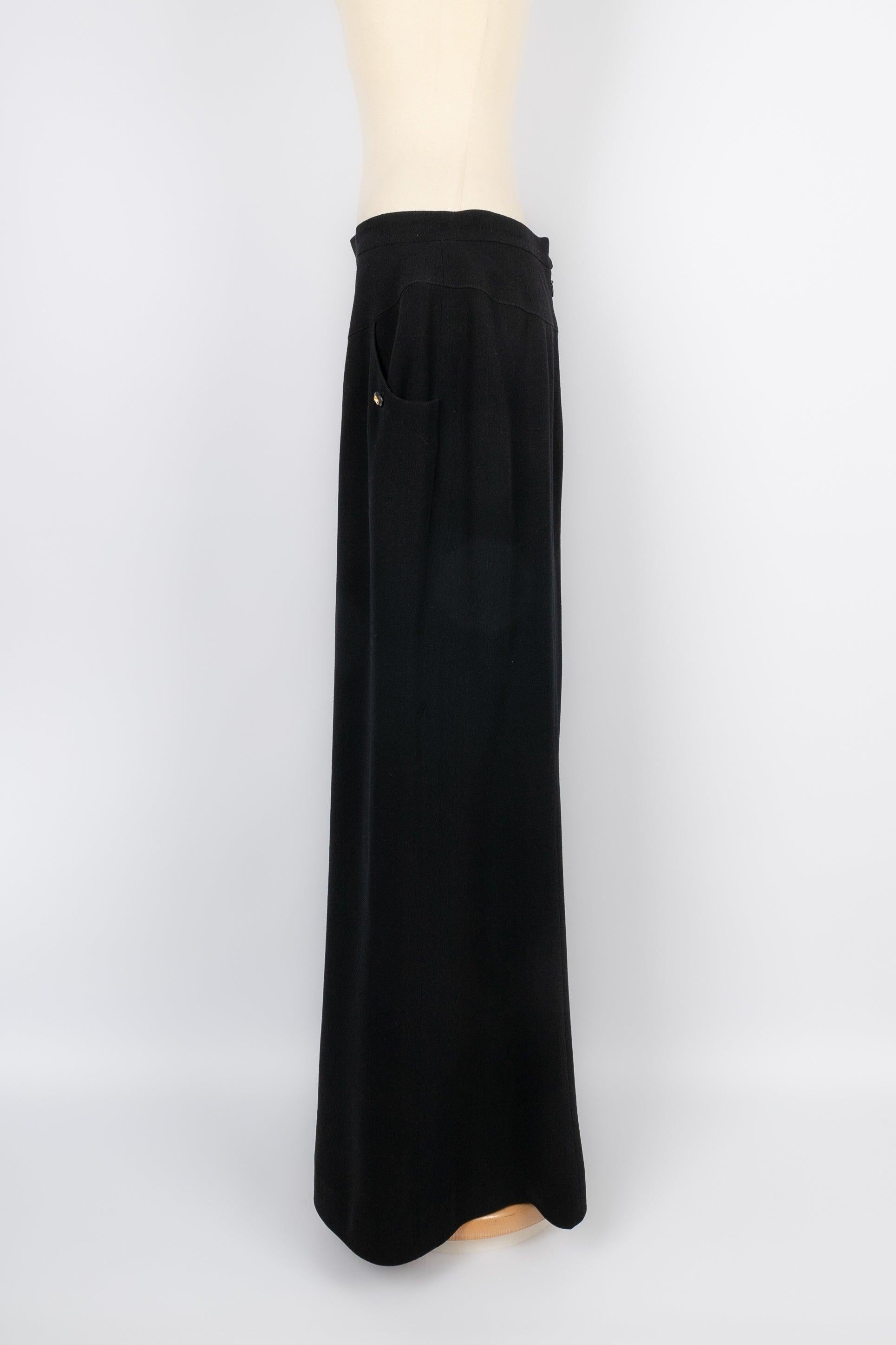 Chanel - (Made in France) Black wool long skirt split on the front. 44FR size. 1996 Fall-Winter Collection.

Additional information:
Condition: Very good condition
Dimensions: Waist: 41 cm - Hips: 54 cm - Length: 105 cm
Period: 20th Century

Seller