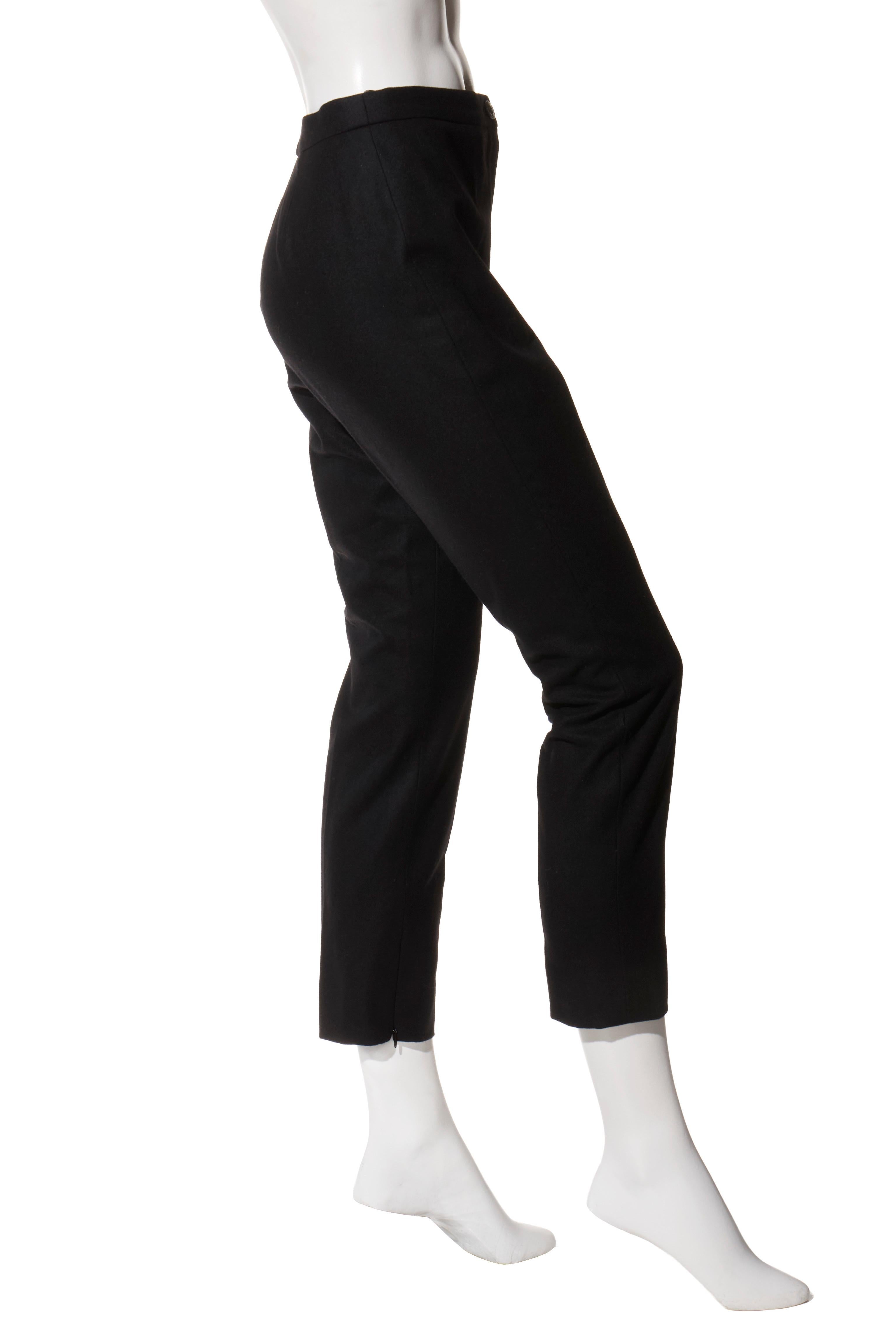 Chanel Black Wool Slim Cropped Pants – Size 38 (US 6)

Refinement meets French tailoring in these classic Chanel wool trousers. Crafted from pure wool with a luxuriously soft silk lining, these pants offer structure combined with comfort. Designed