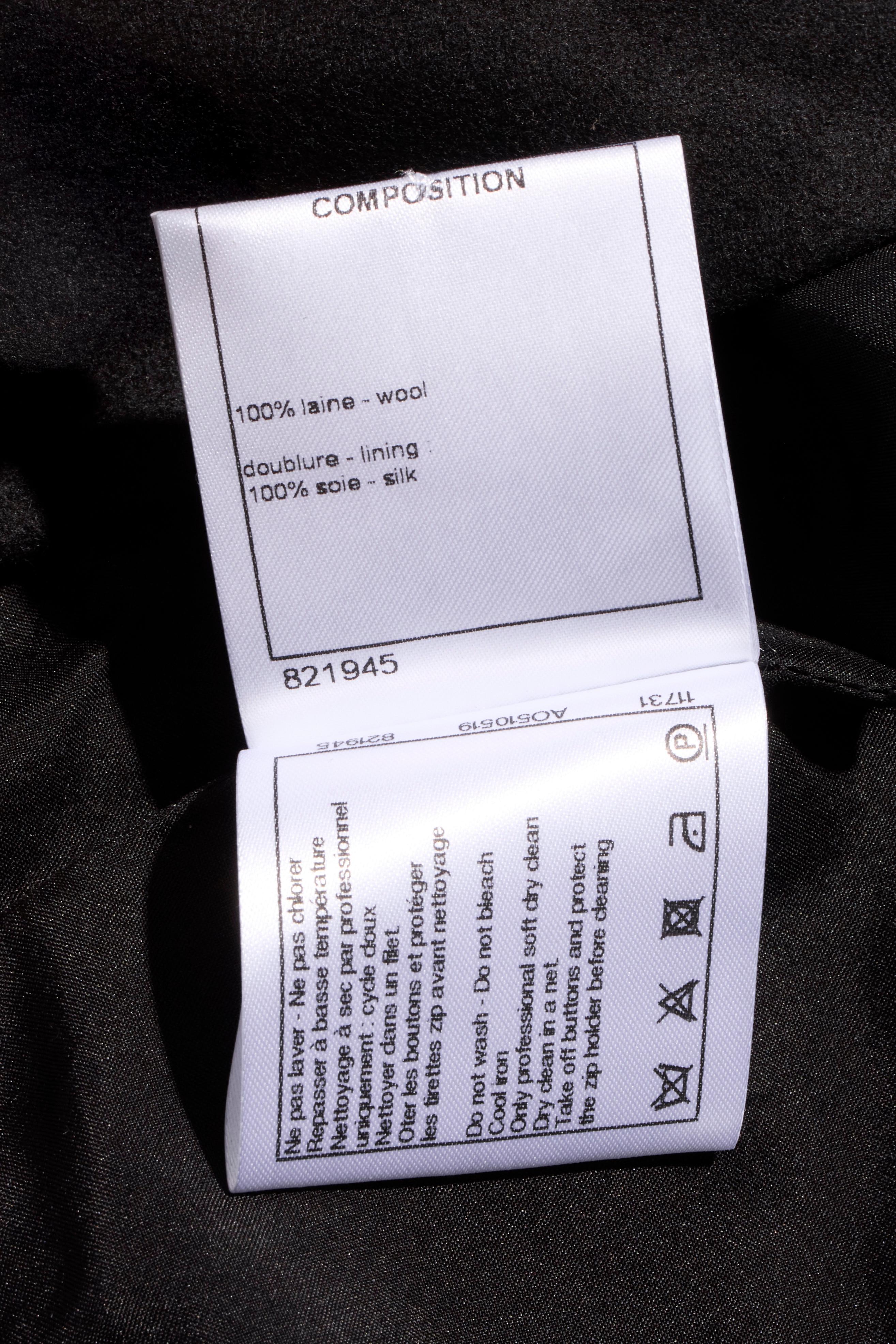 Chanel Black Wool Slim Cropped Pants – Size 38 (US 6) For Sale 4