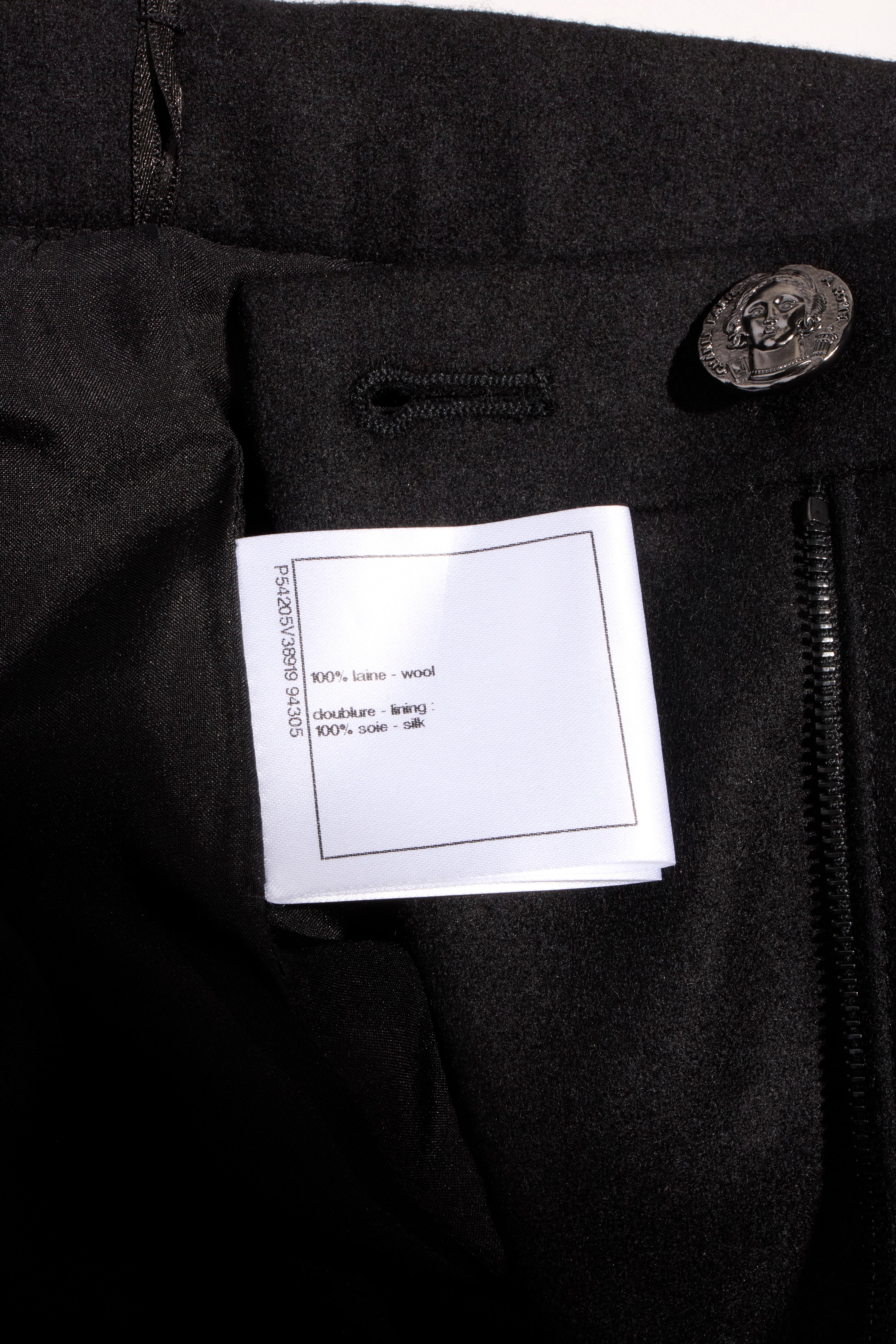 Chanel Black Wool Slim Cropped Pants – Size 38 (US 6) For Sale 5