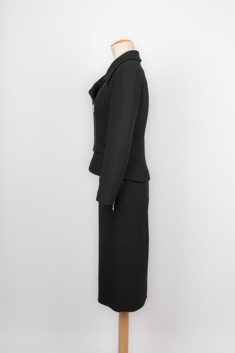 Chanel - Ensemble de tailleur en laine noire composé d'une veste et d'une jupe Pour femmes en vente