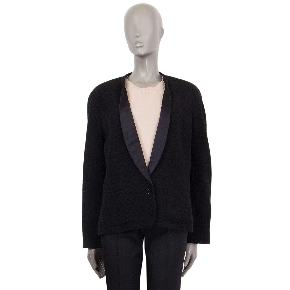 authentic Chanel Tuxedo jacket in black wool (97%) and nylon (3%). Collar is made of black silk (100%). Has two front patch-pockets. Lined in black silk (100%). Has been worn and is in excellent condition. 

Tag Size 46
Size XL
Shoulder Width 46cm