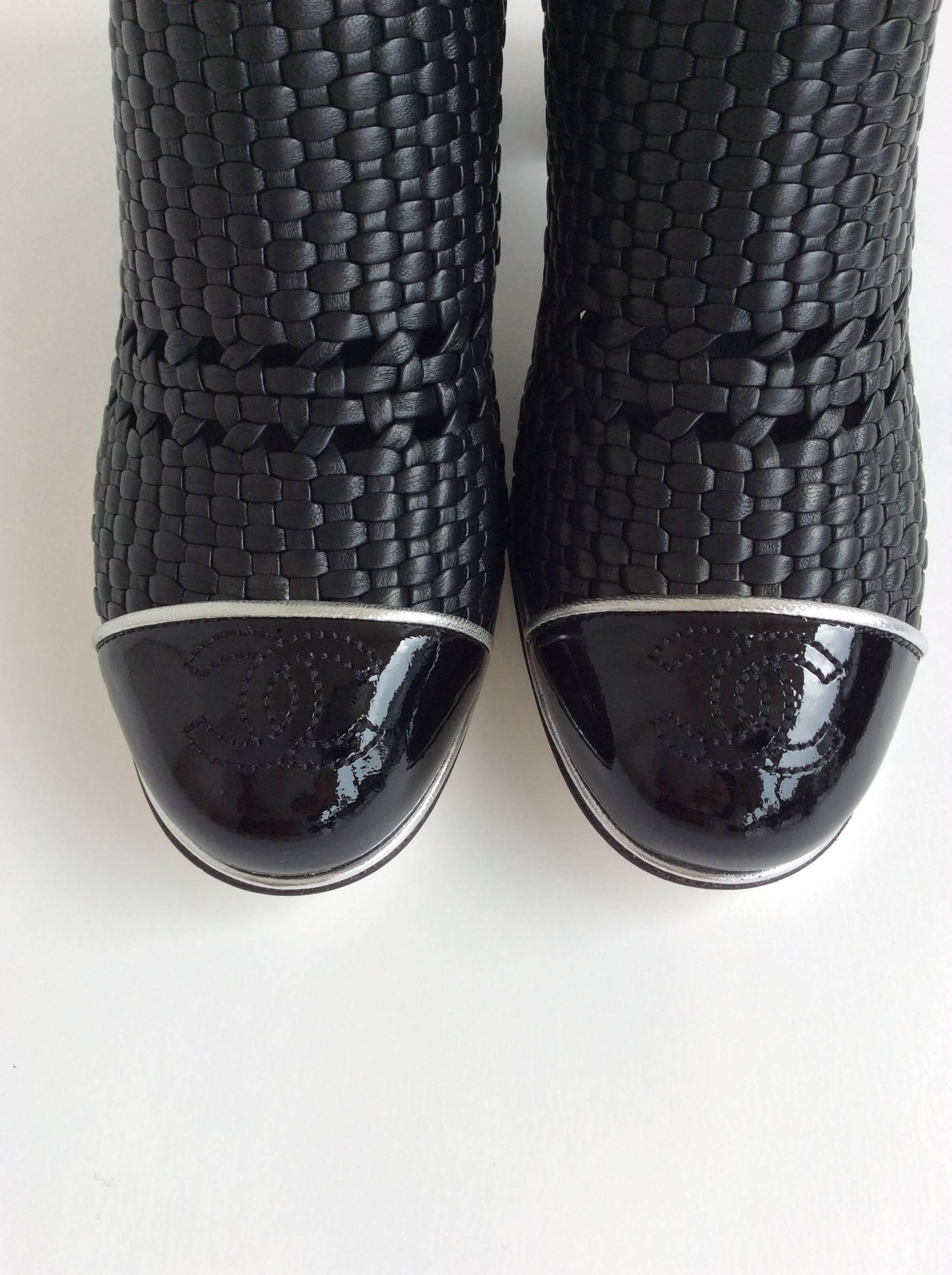 Women's Chanel Black Woven Leather Booties With Patent Leather Toe Sz37.5 (Us7.5)