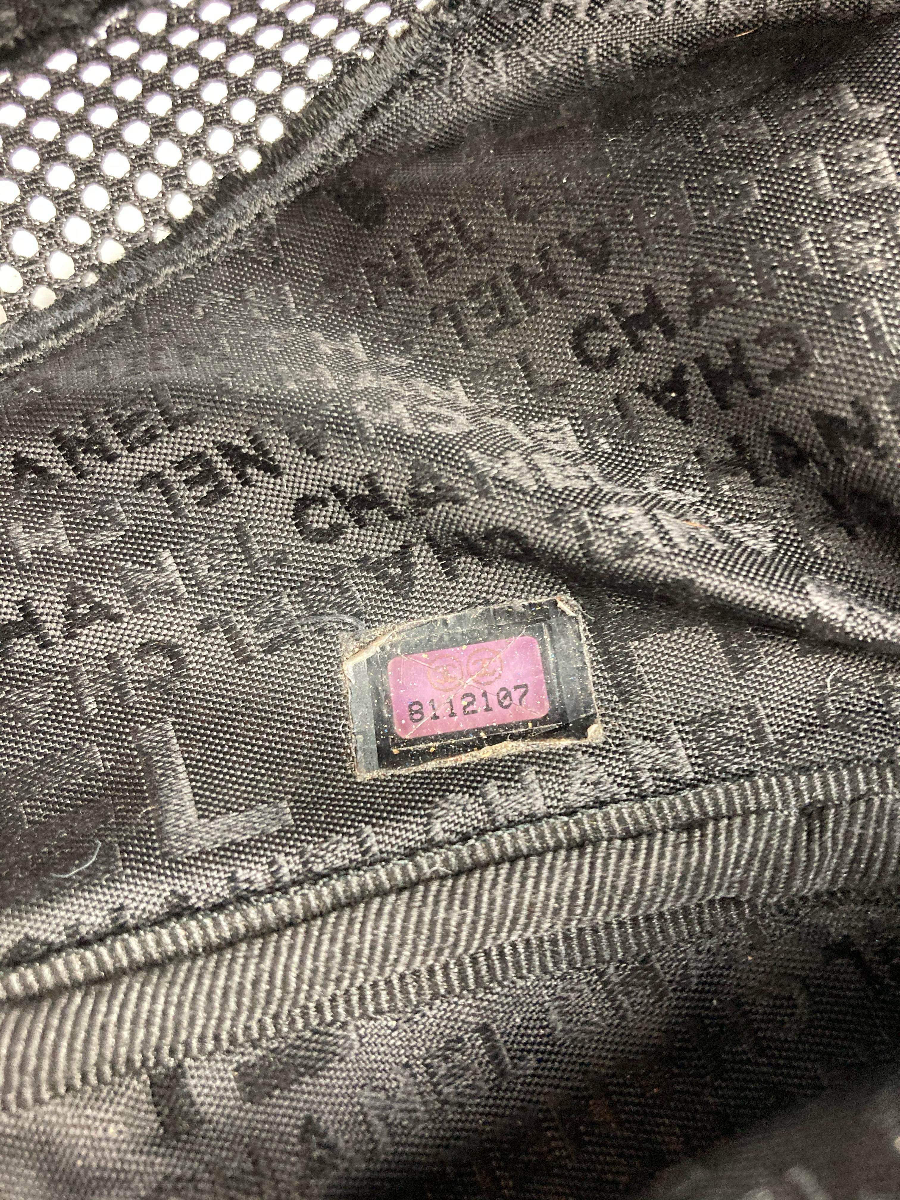 Sac cabas Chanel noir en lin tissé et cuir avec logo CC découpé en vente 5