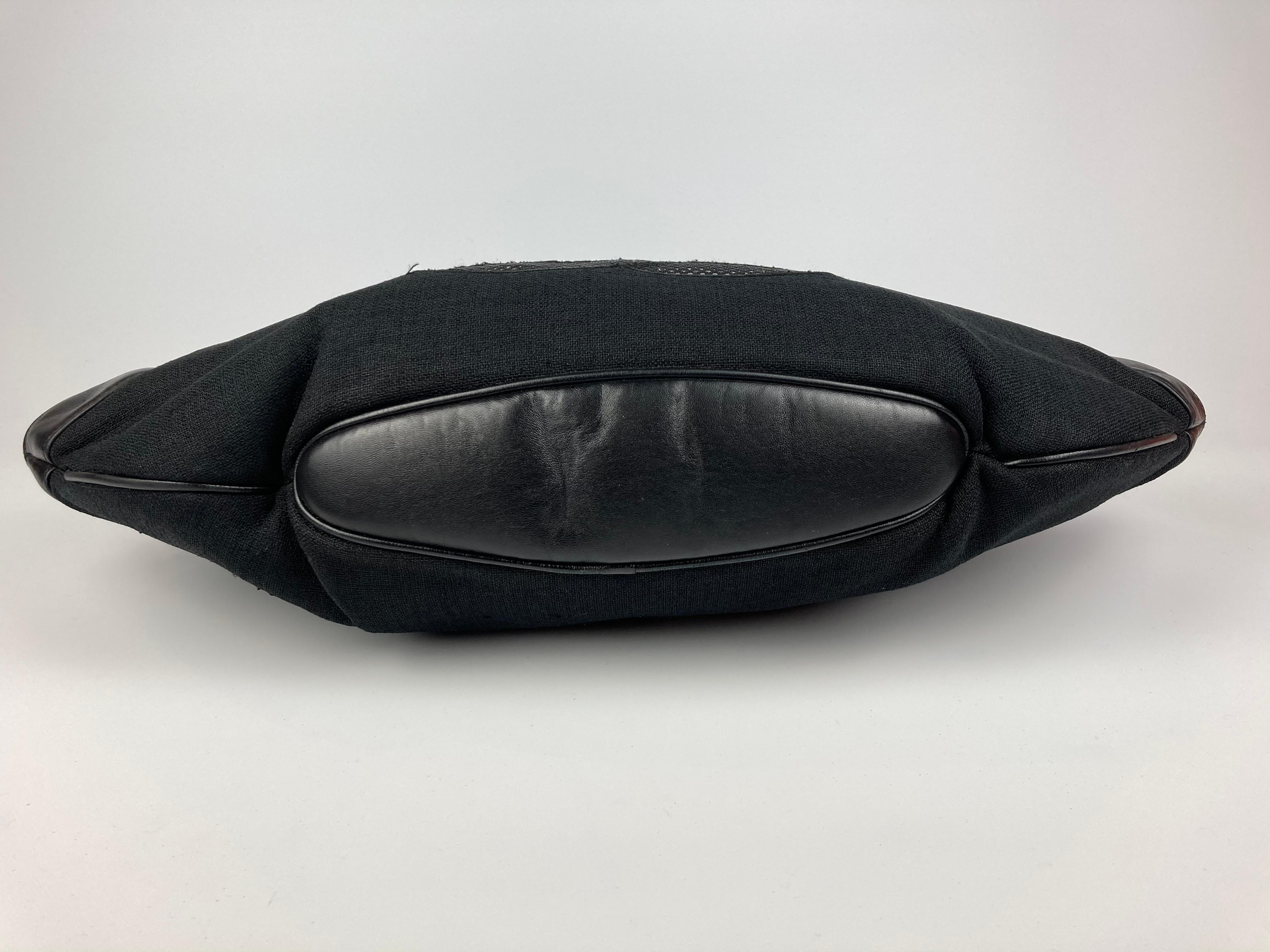 Sac cabas Chanel noir en lin tissé et cuir avec logo CC découpé Pour femmes en vente
