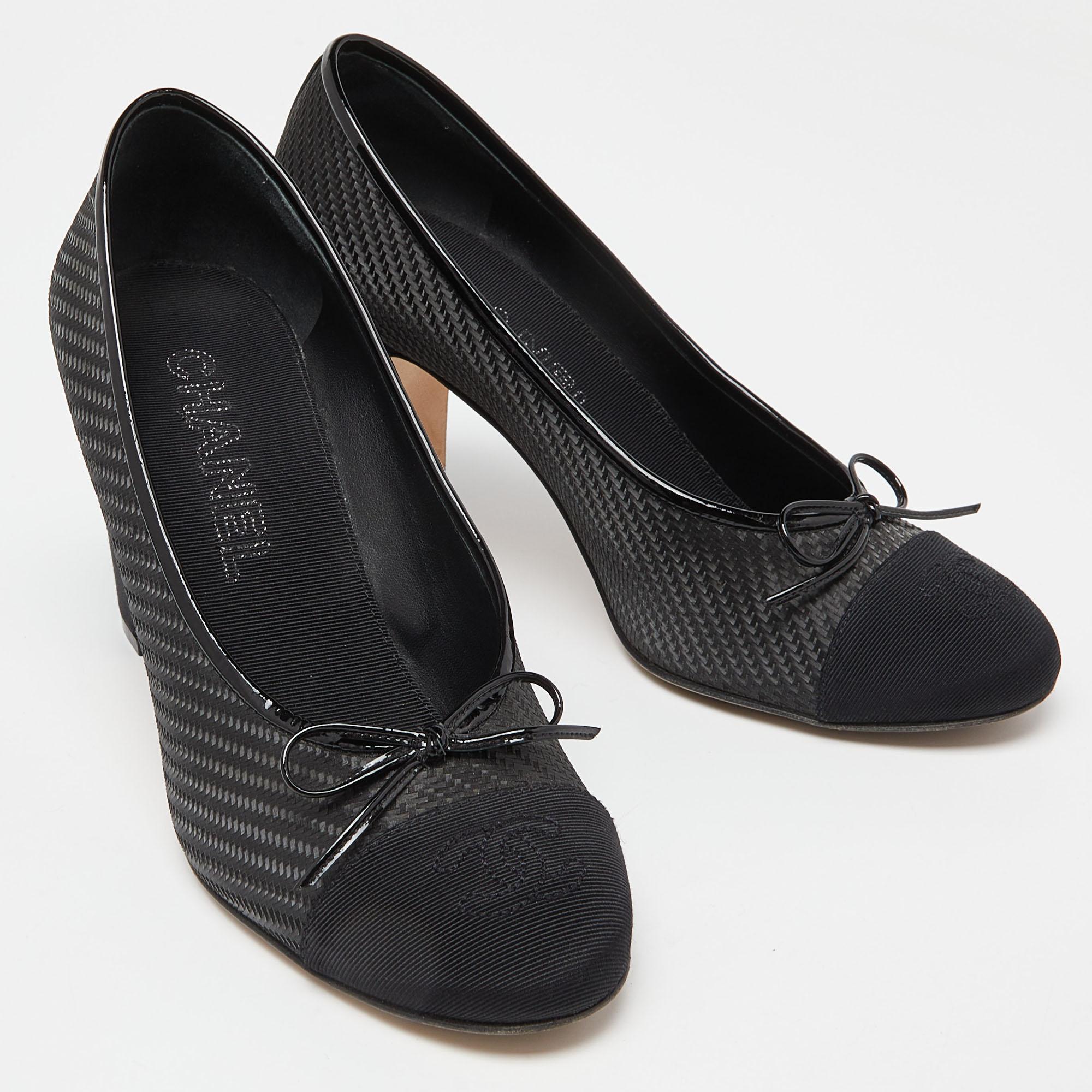 Women's Chanel Black Woven Raffia and Canvas Bow CC Cap Toe Block Heel Pumps Size 39