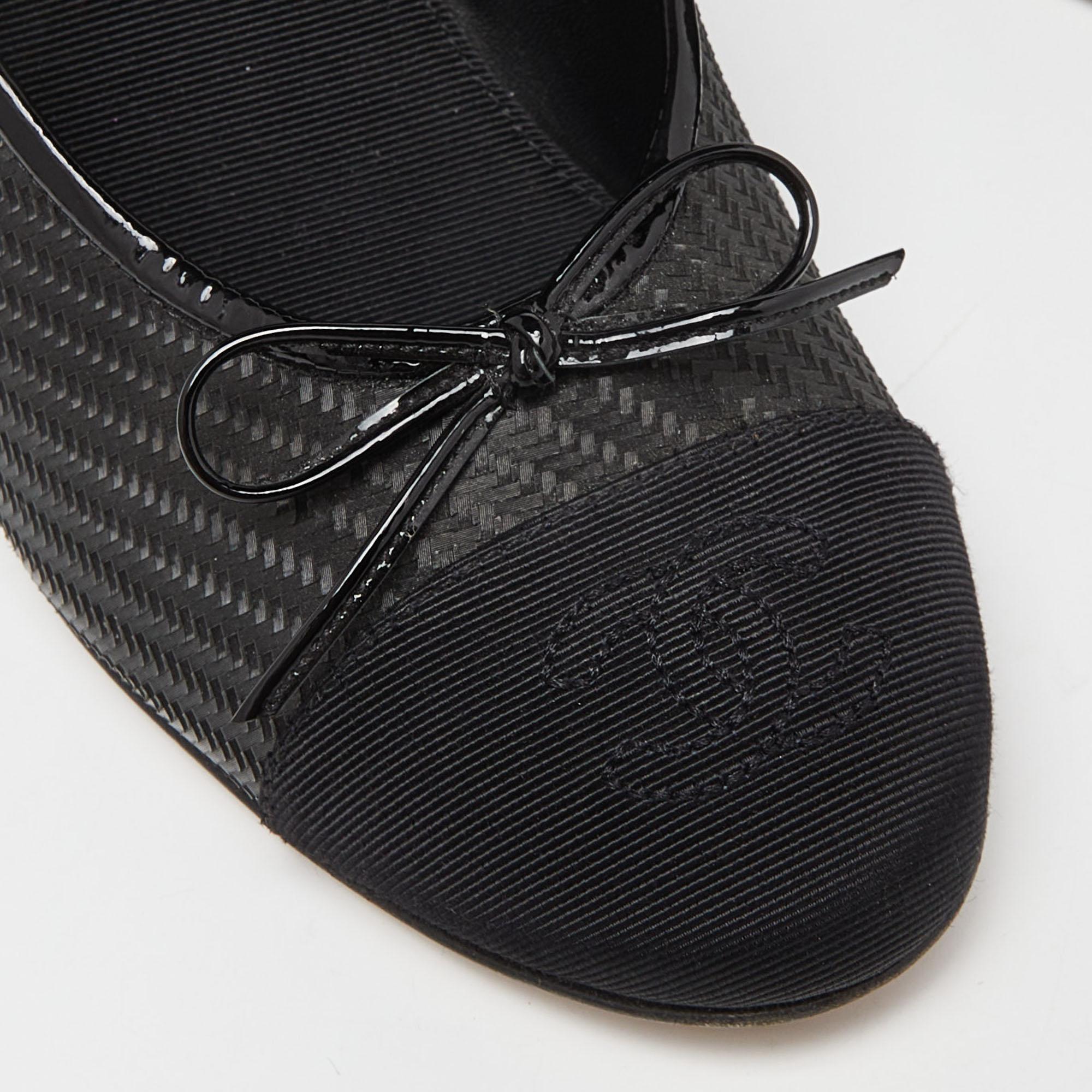 Chanel Black Woven Raffia and Canvas Bow CC Cap Toe Block Heel Pumps Size 39 4