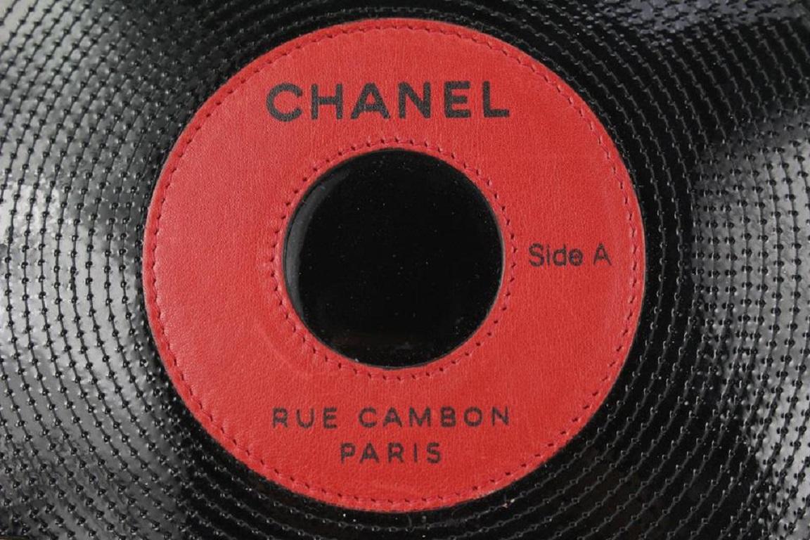 Chanel Black x Red Vinyl Record Motif LP Disc Chain Clutch Bag 274ca37 en vente 1