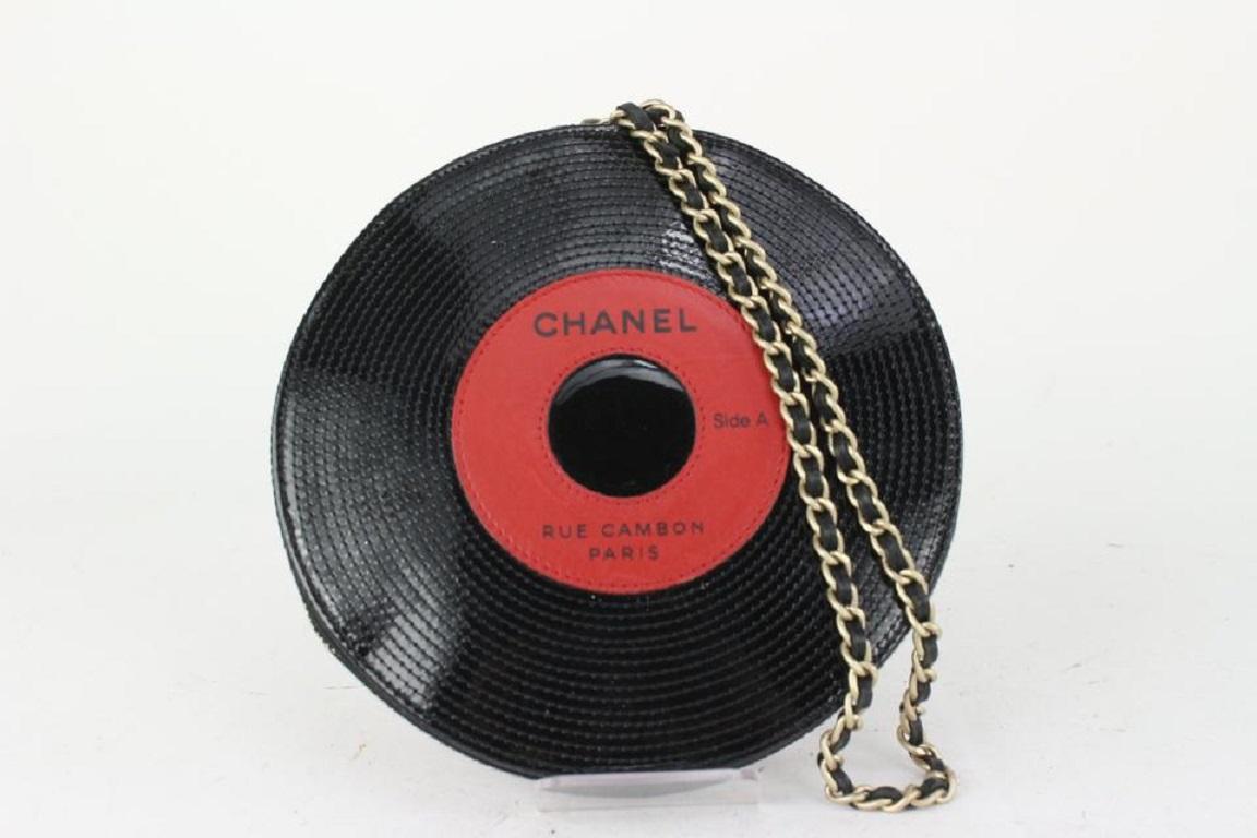 Chanel Black x Red Vinyl Record Motif LP Disc Chain Clutch Bag 274ca37 en vente 3