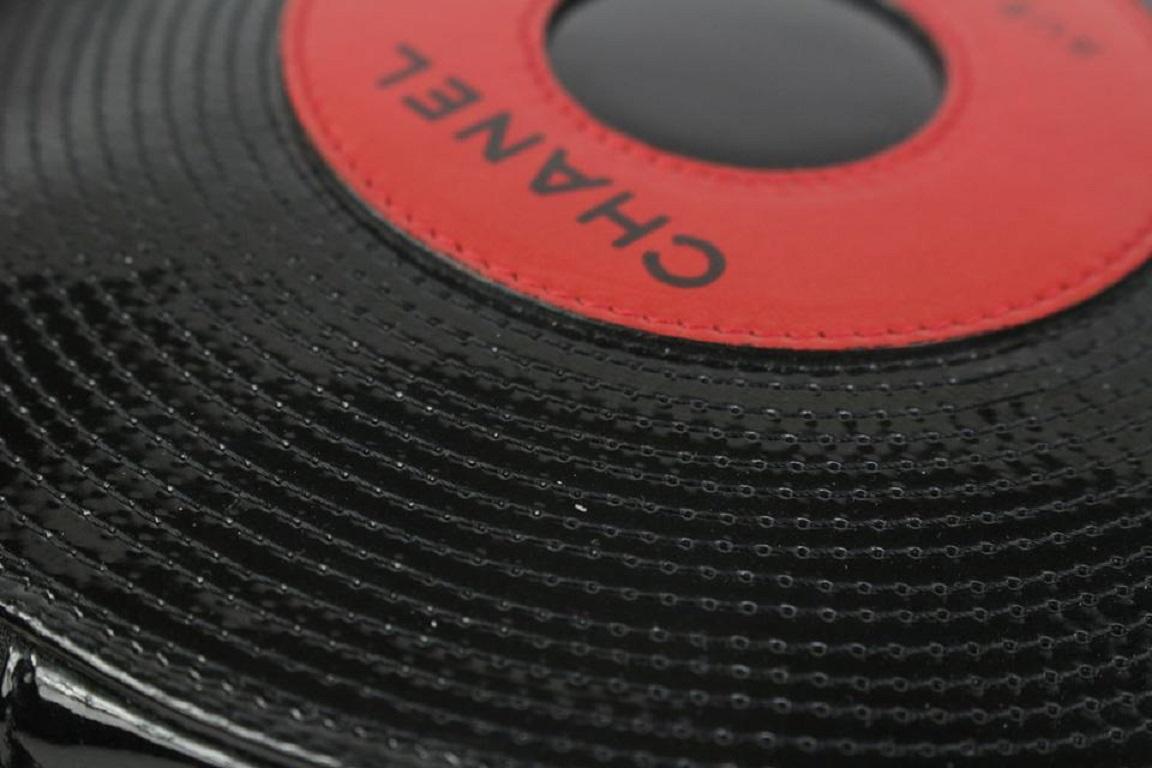 Chanel Black x Red Vinyl Record Motif LP Disc Chain Clutch Bag 274ca37 en vente 4