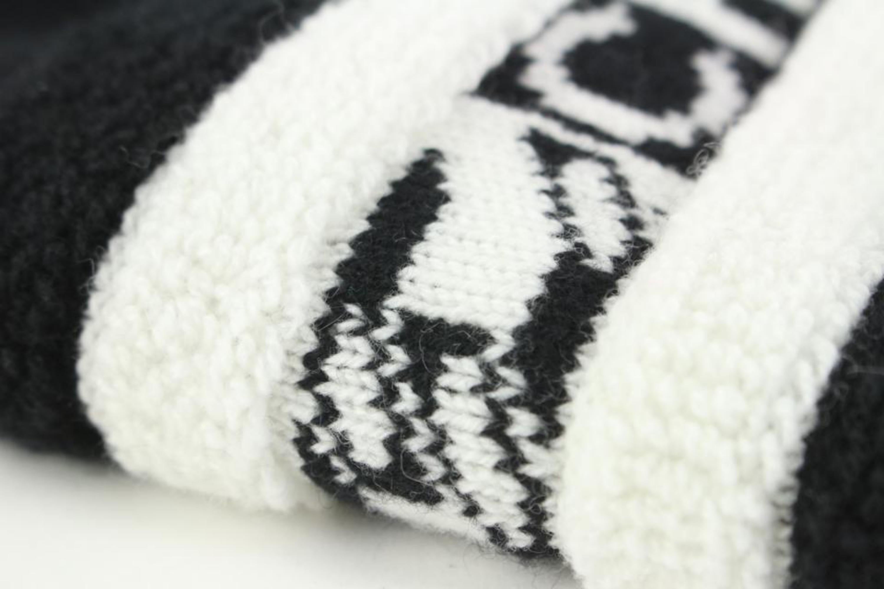 Women's or Men's Chanel Black x White Cashmere Pom Pom Beanie Skull Cap Ski Hat 1213c5