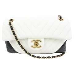 Chanel Black x White Chevron Quilted Medium Flap Bag Gold Chain 41ck311s