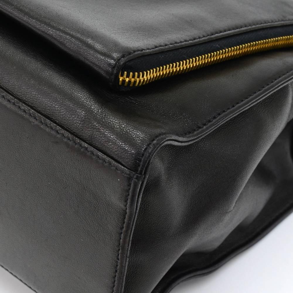 Chanel Black Zipper Pocket Shoulder bag  3