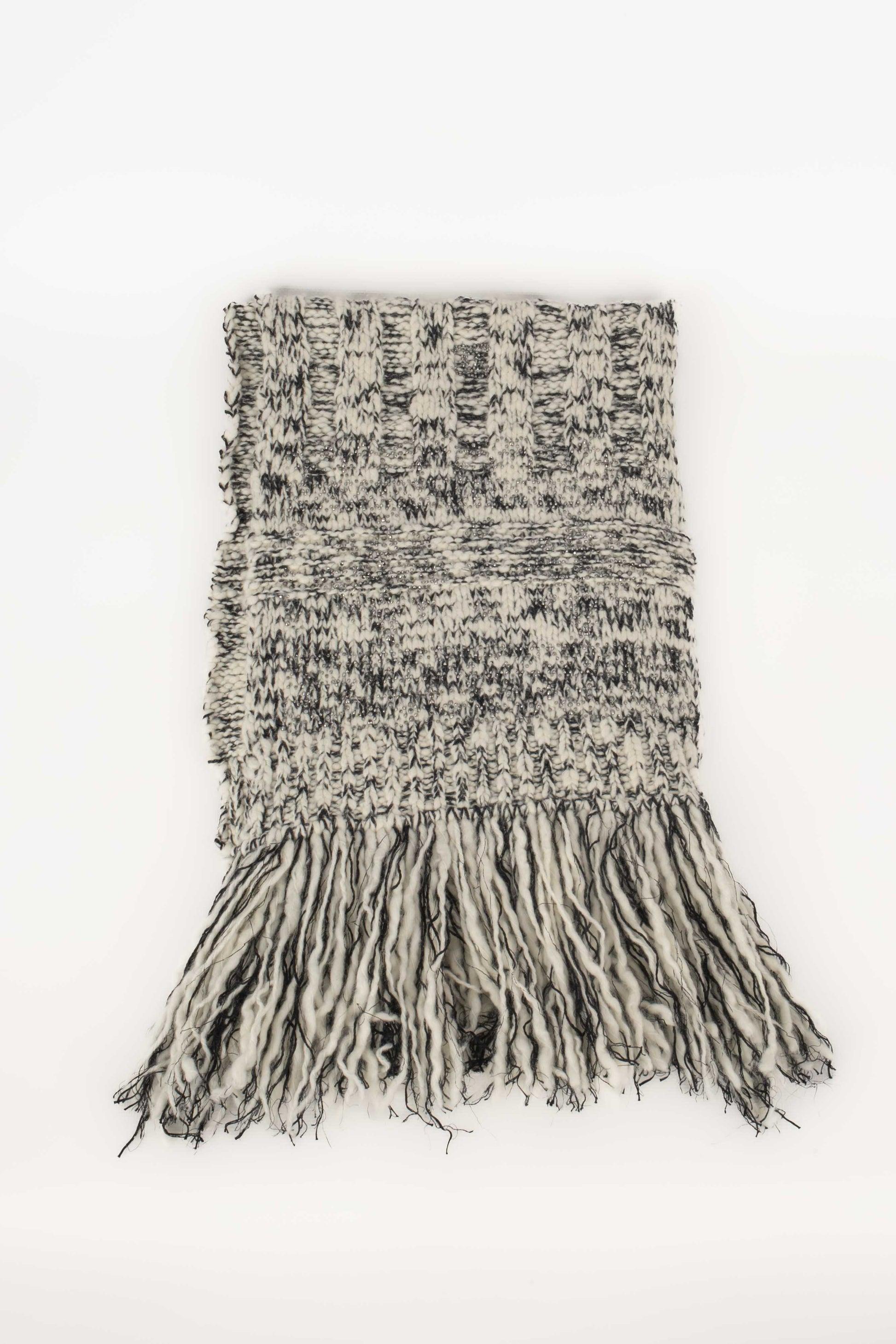 Gris Écharpe grise en laine et cachemire mélangés de Chanel en vente