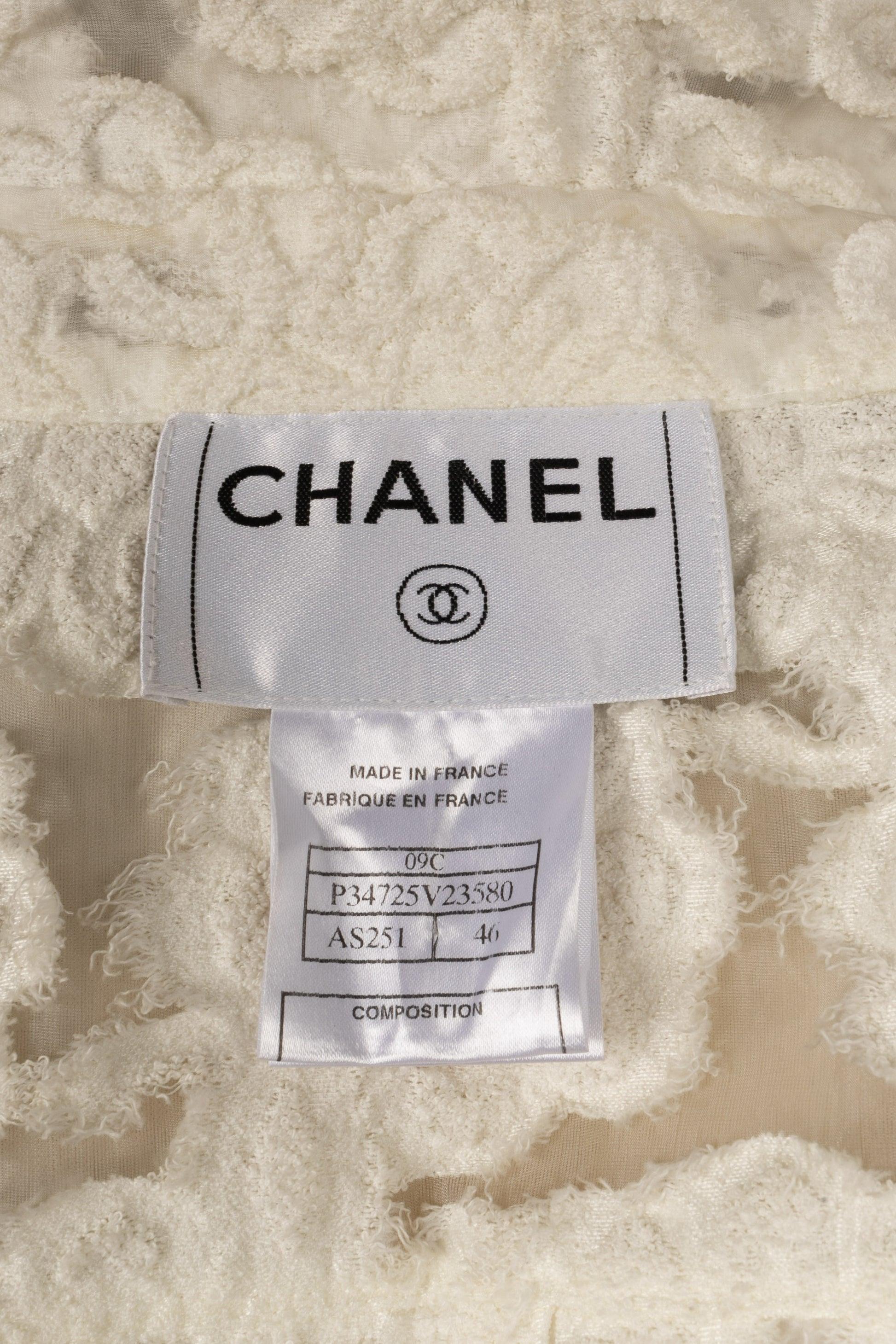 Giacca Chanel in cotone misto traforato con fiori bianchi, 2009 in vendita 3