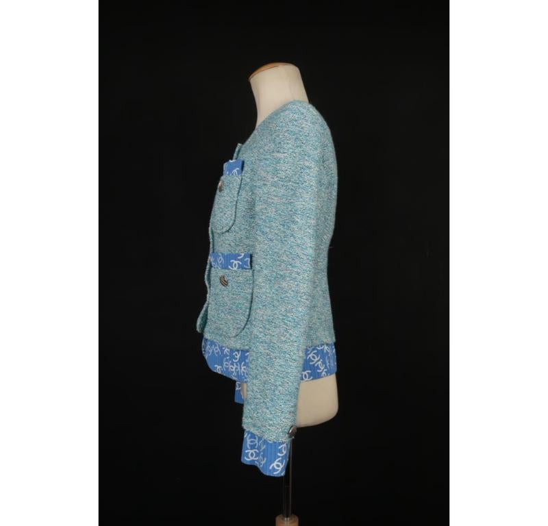 Chanel - (Made in France) Blended wool jacket in blue tones with a silk lining printed with cc logos. 40FR size indicated. 1999 Spring-Summer Collection.

Additional information:
Condition: Very good condition
Dimensions: Shoulder width: 39 cm -
