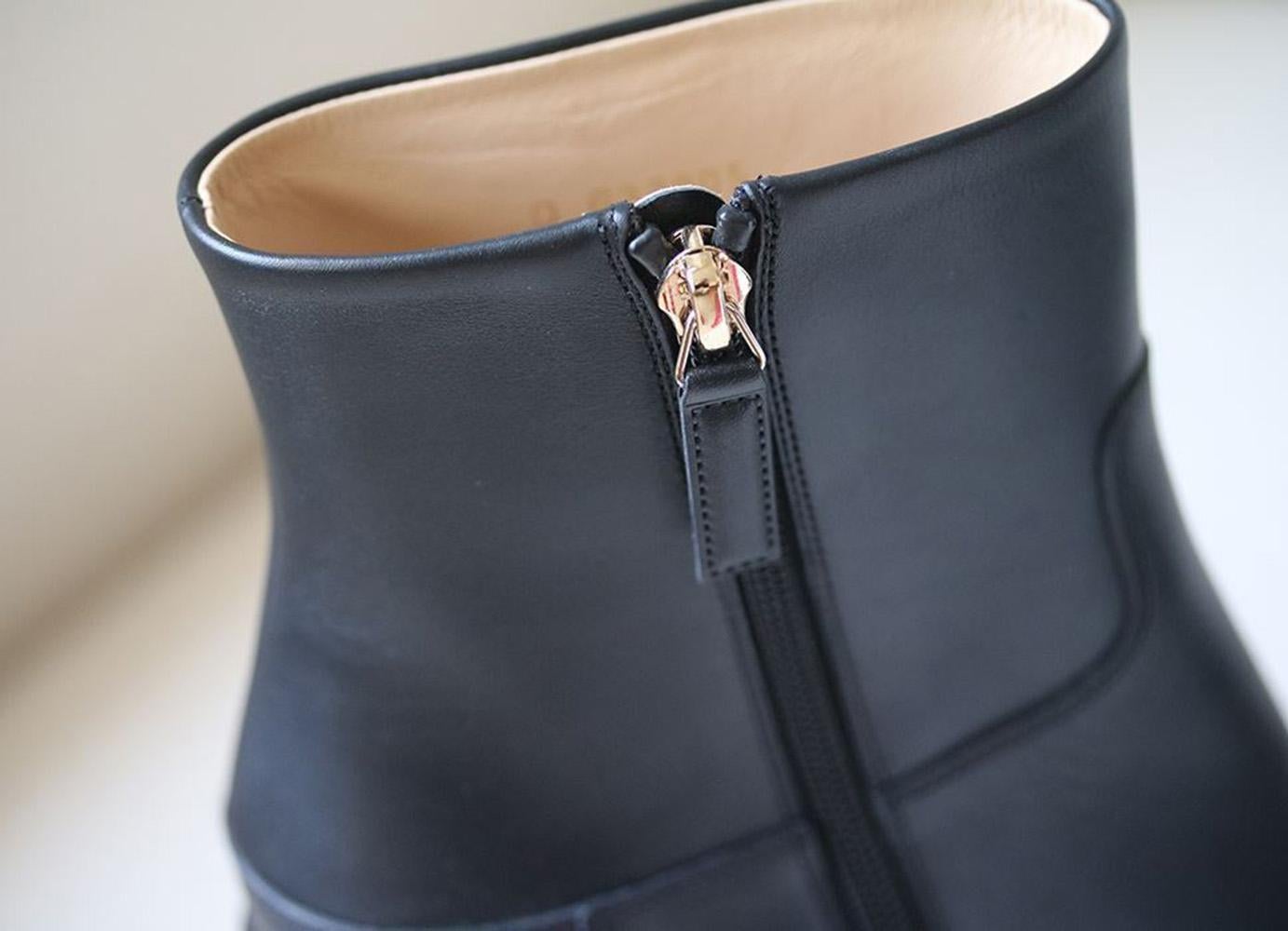 Chanel Blockabsatz-Stiefeletten aus Leder 1