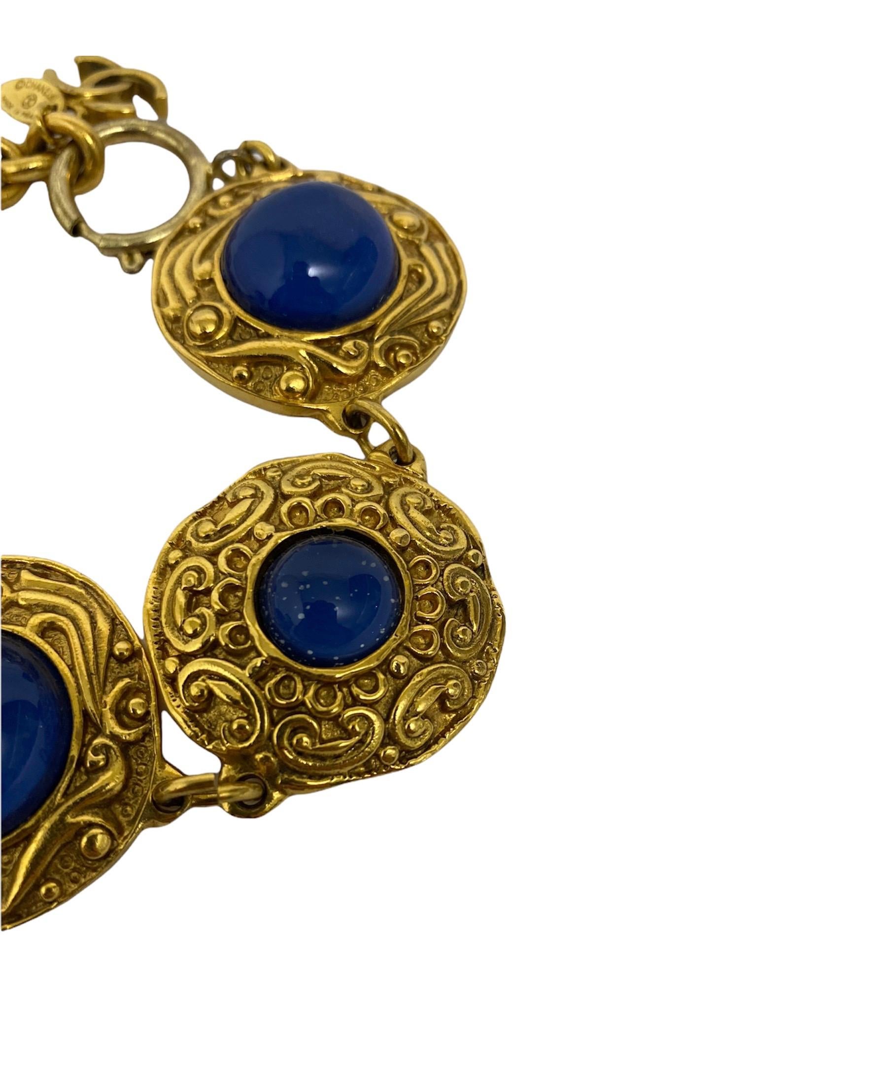 Marron Chanel - Bracelets de quincaillerie bleu et or  en vente