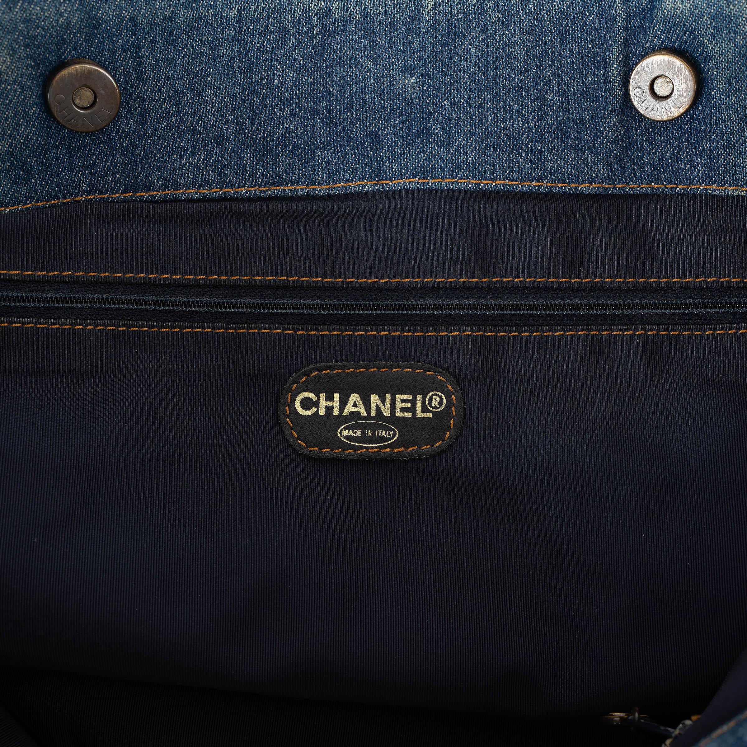 CHANEL blue 1996-99 CC DENIM TORTOISE CHAIN Tote Bag 4