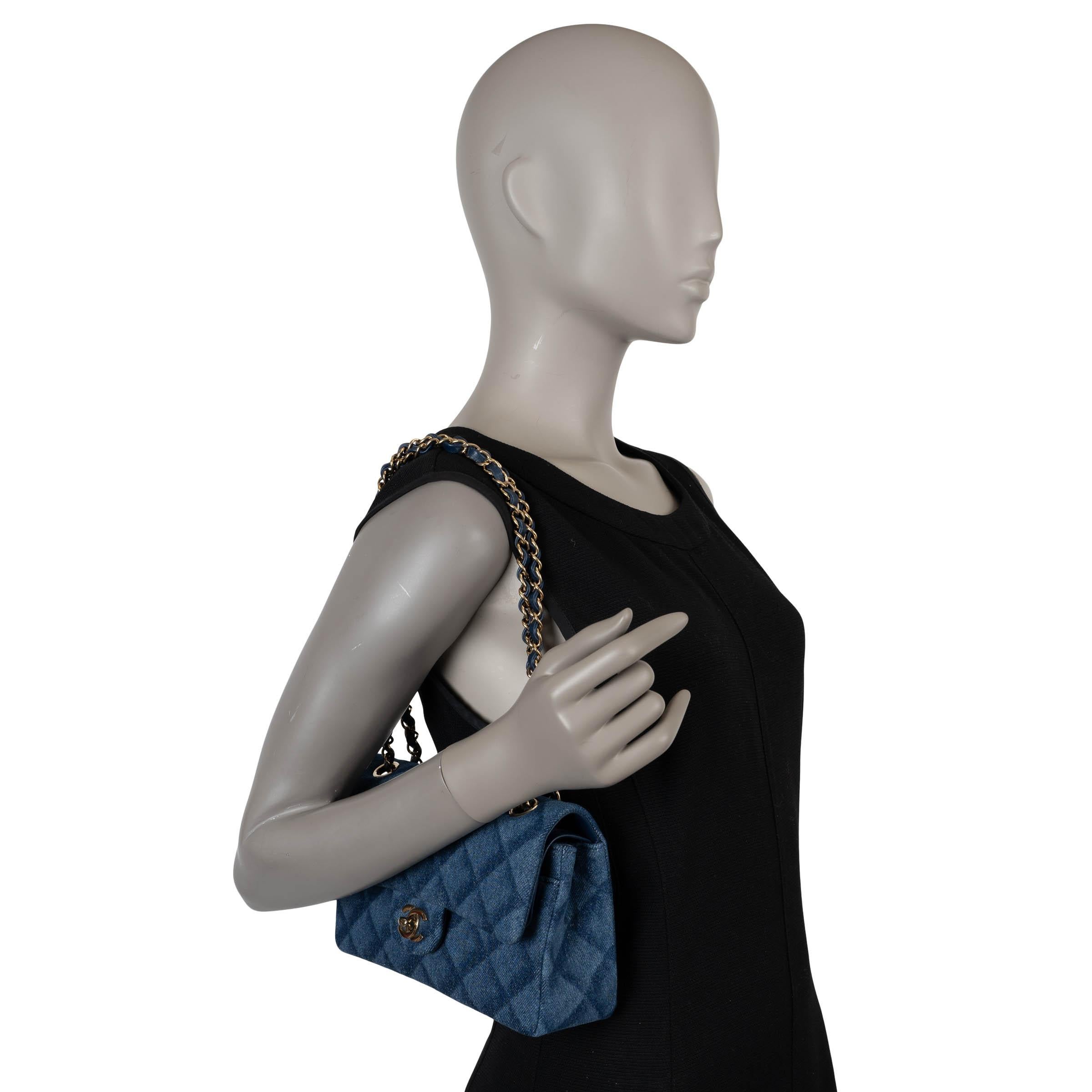 CHANEL 22B QUILT PRINTED DENIM CLASSIQUE M/L DOUBLE FLAP Bag en vente 6