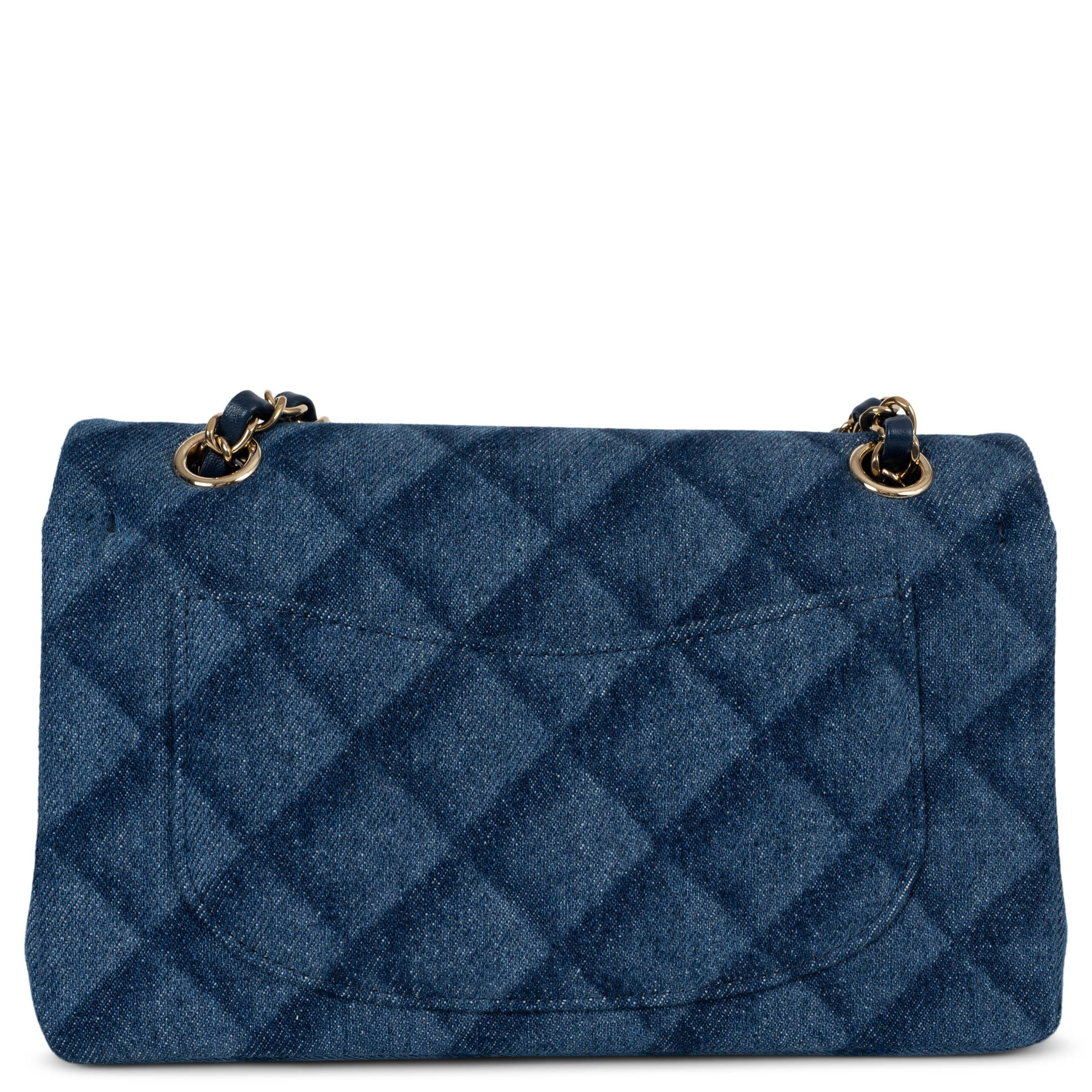 Noir CHANEL 22B QUILT PRINTED DENIM CLASSIQUE M/L DOUBLE FLAP Bag en vente