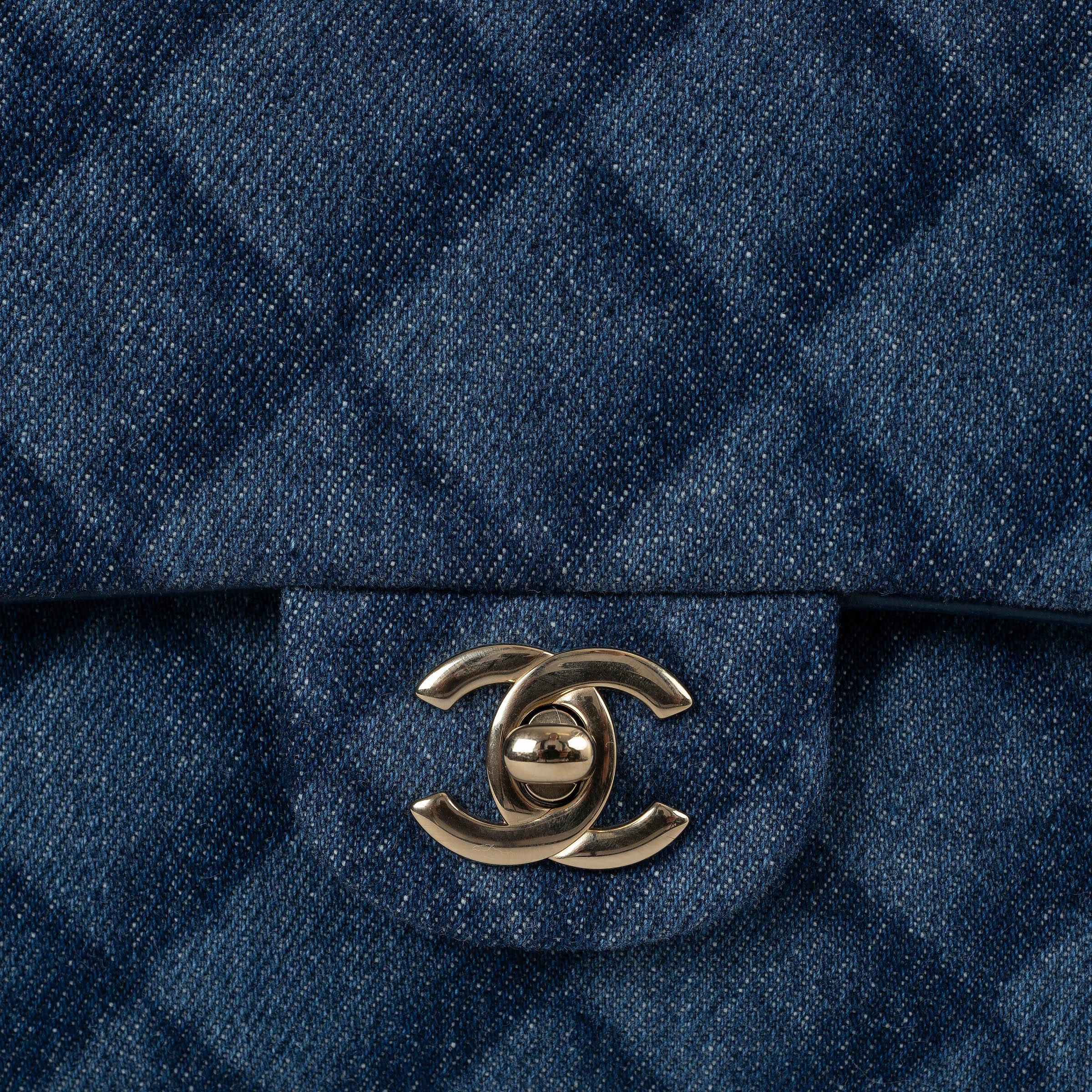 CHANEL 22B QUILT PRINTED DENIM CLASSIQUE M/L DOUBLE FLAP Bag en vente 2