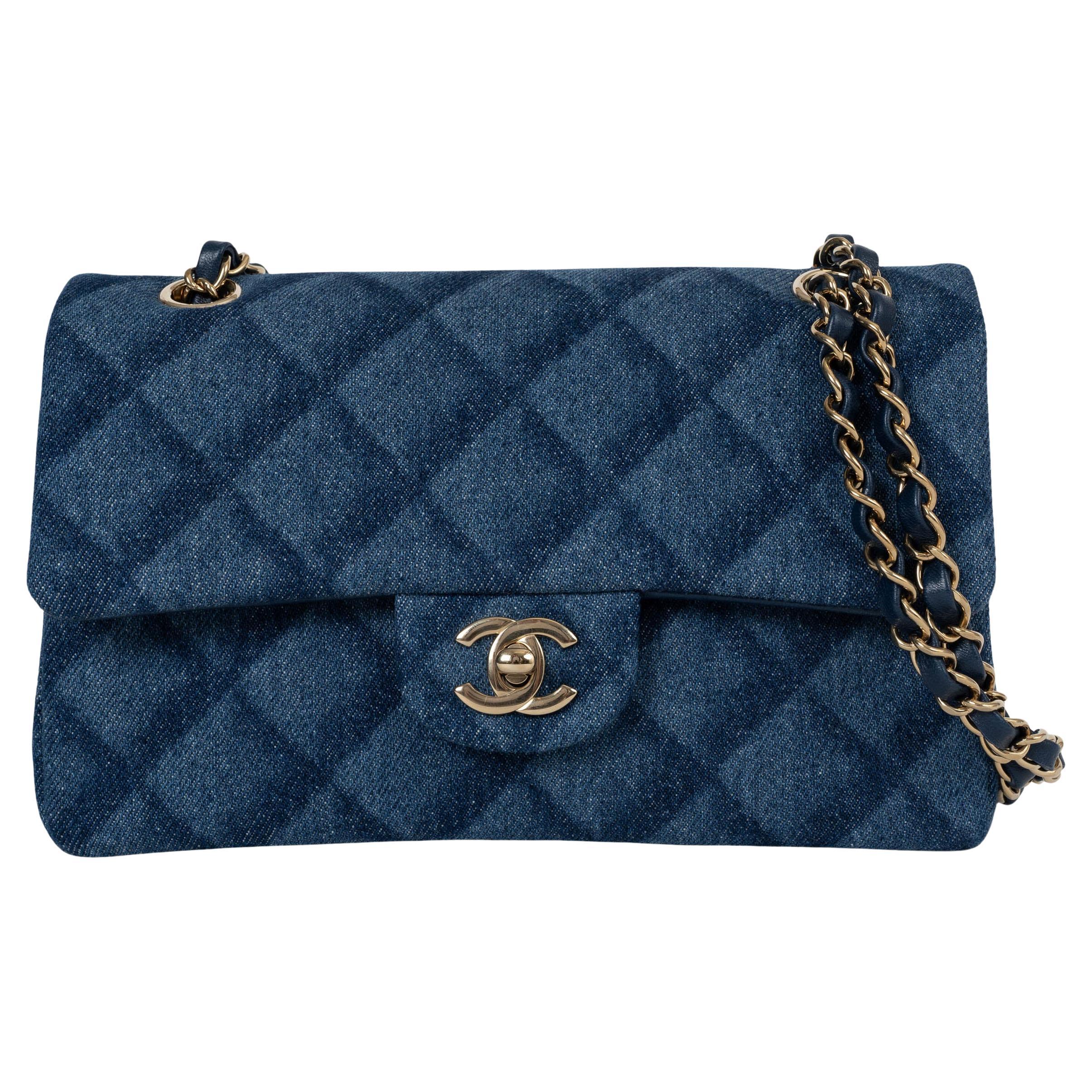 Does Chanel have a crossbody bag?