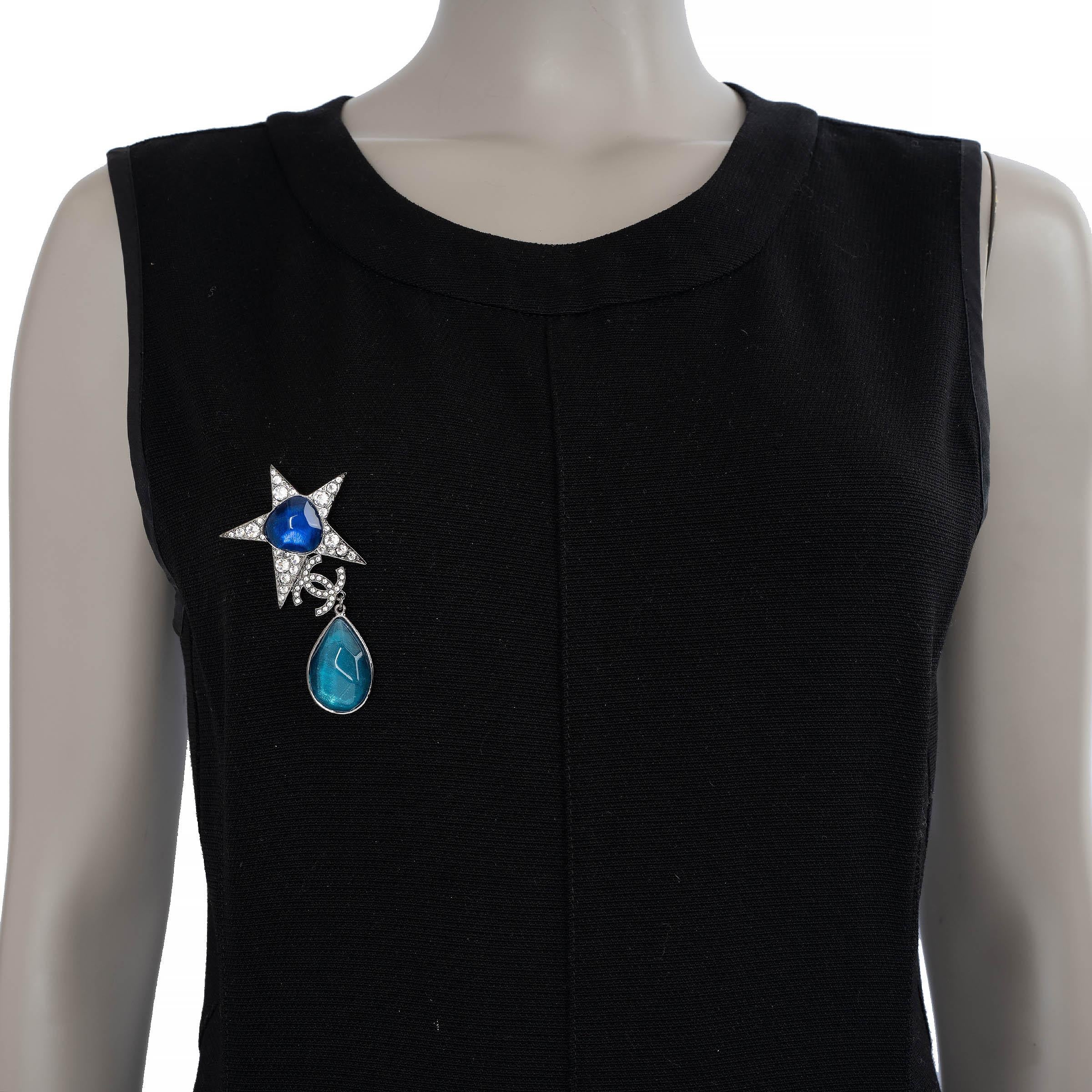 CHANEL blue 22C DUBAI STRASS STAR DROP Brooch For Sale 1