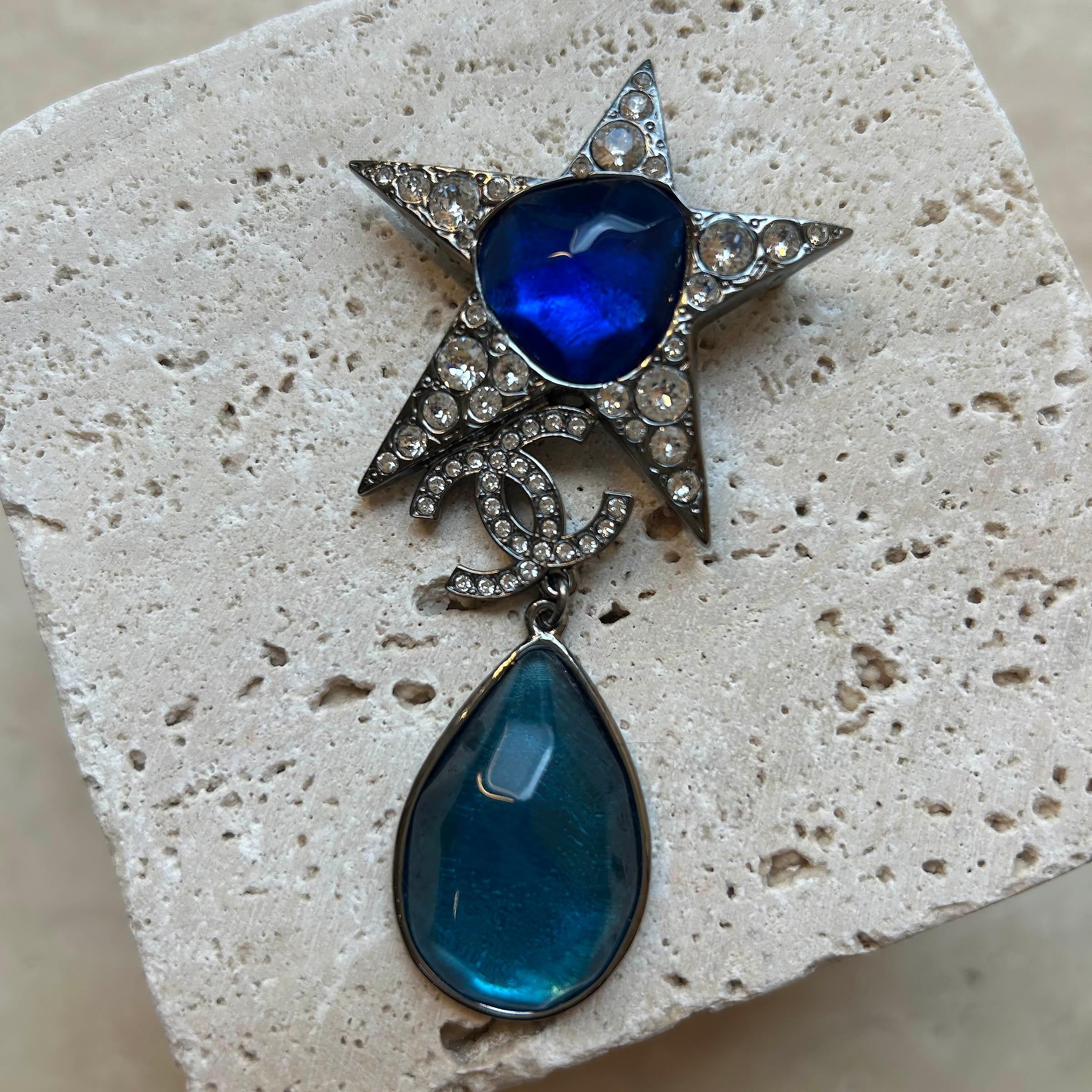 CHANEL blue 22C DUBAI STRASS STAR DROP Brooch For Sale 3